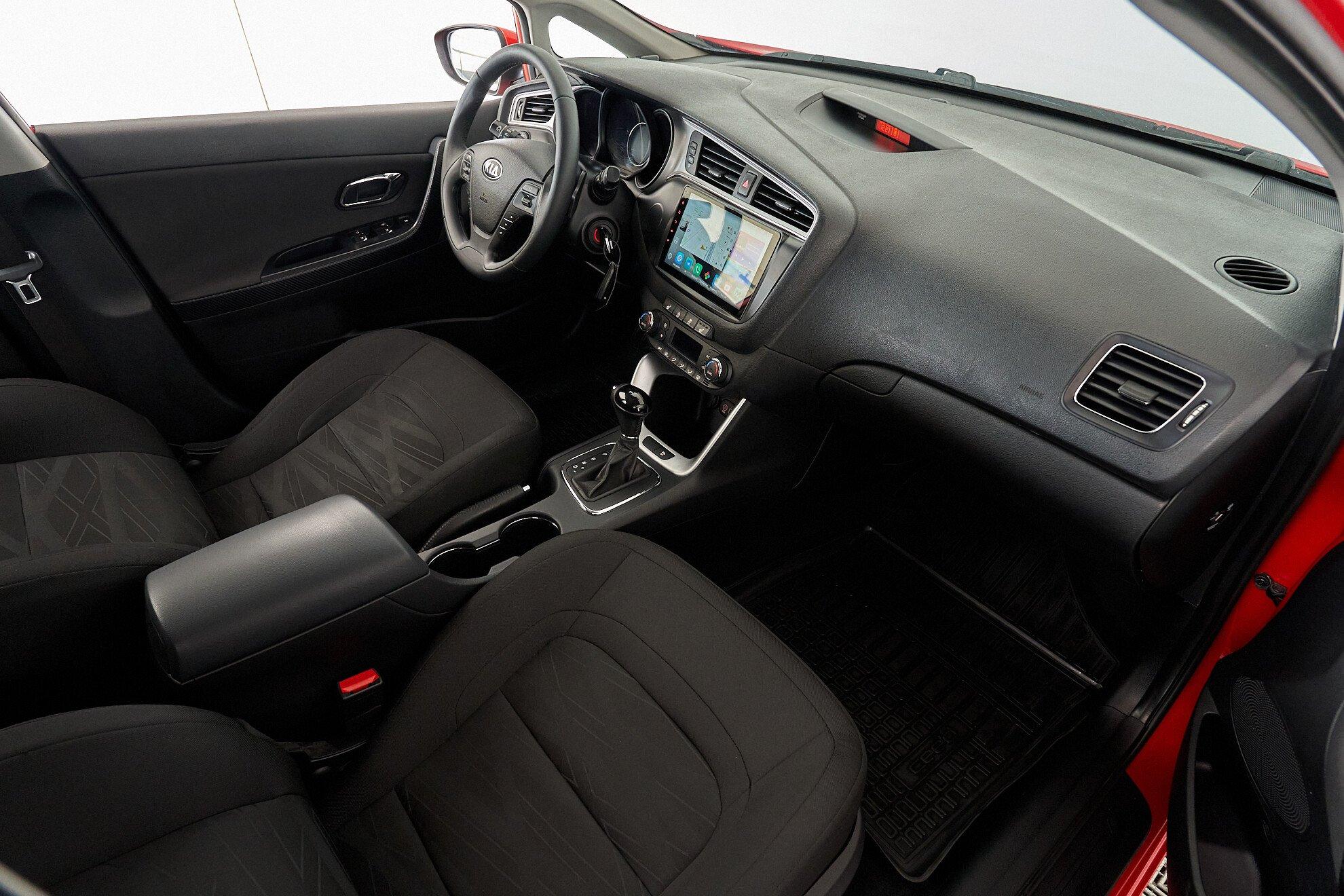 Kia Ceed 2018, красный