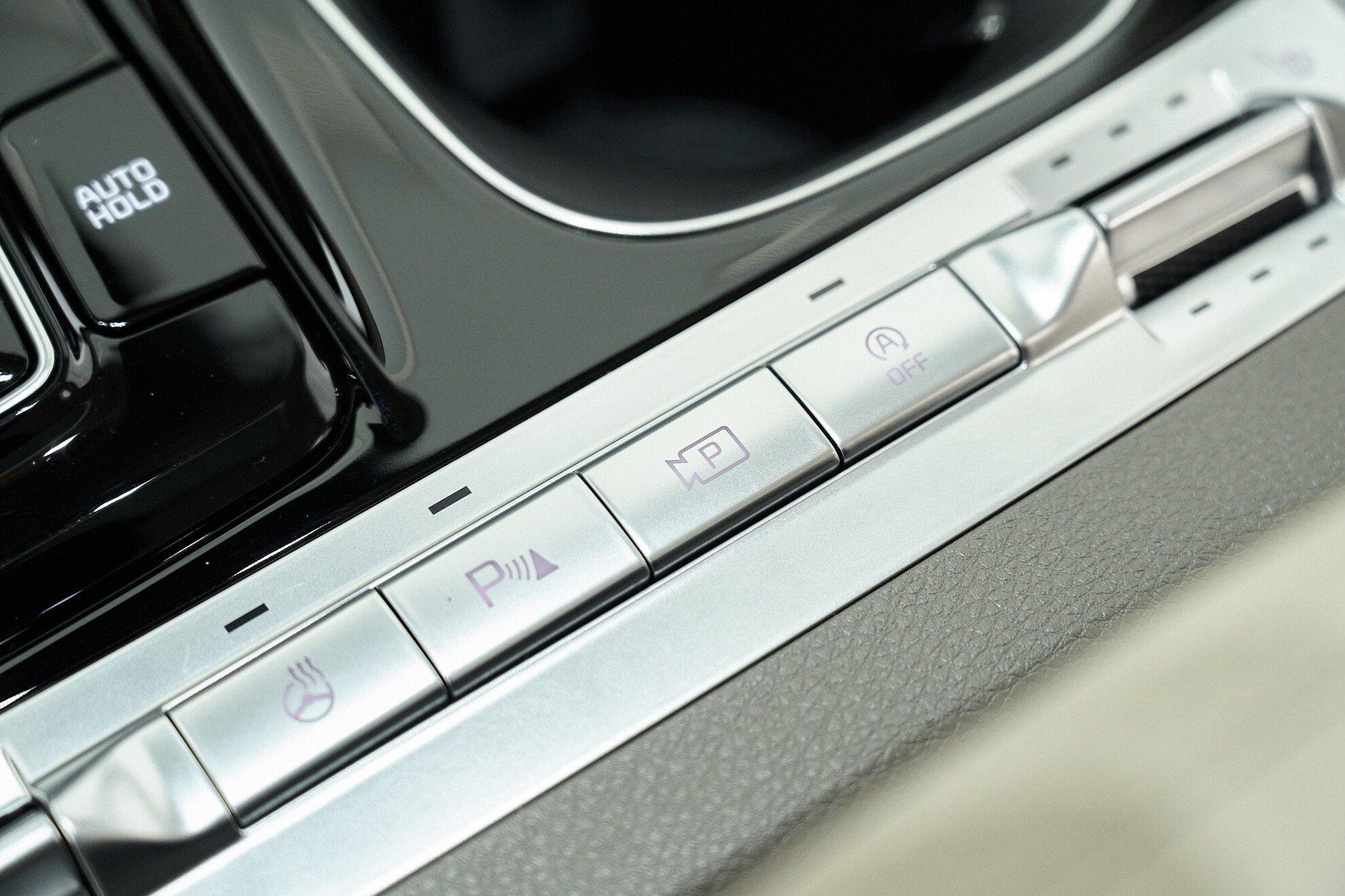 Kia Carnival 2023, белый