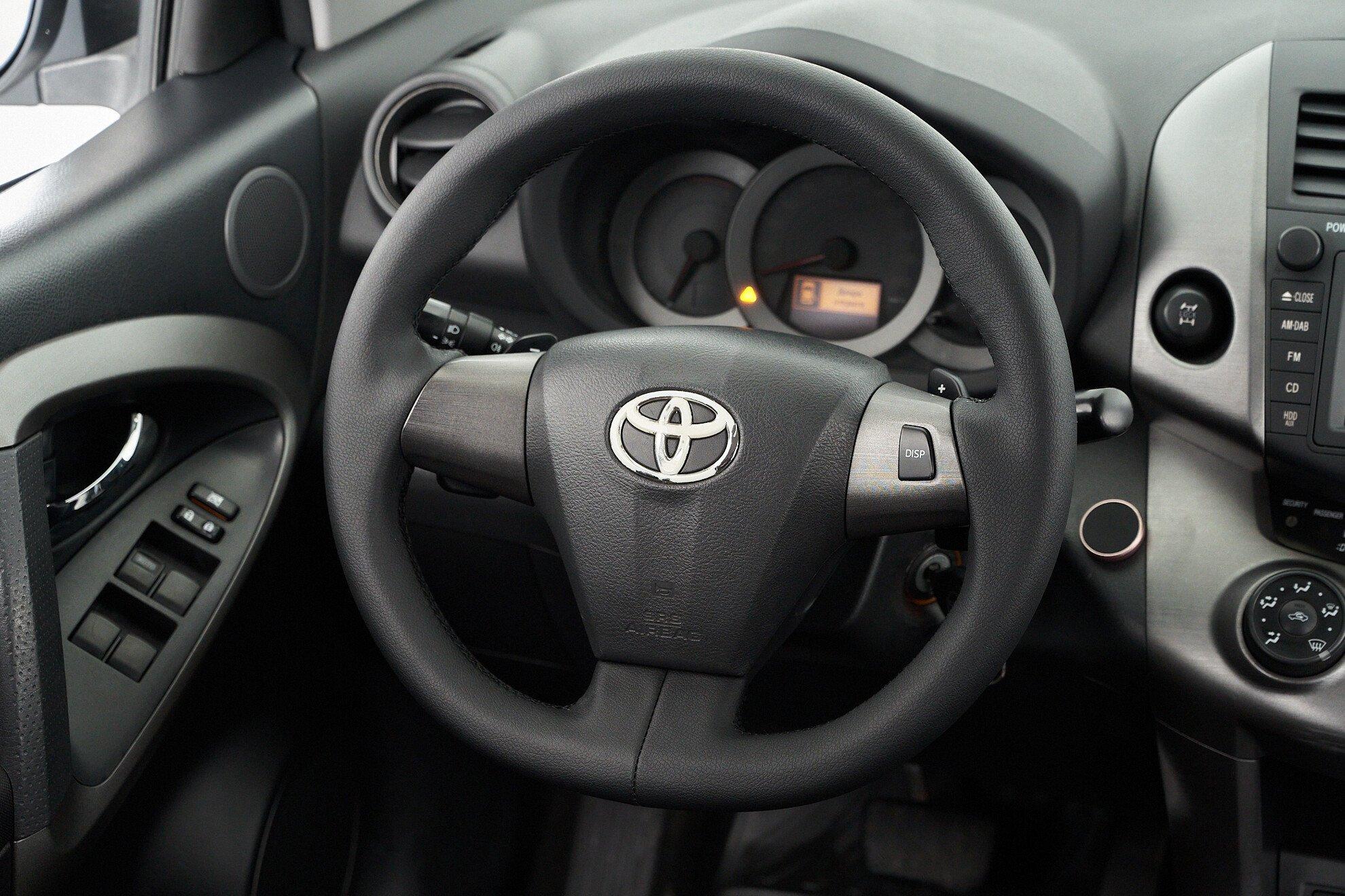 Toyota RAV4 2012, белый