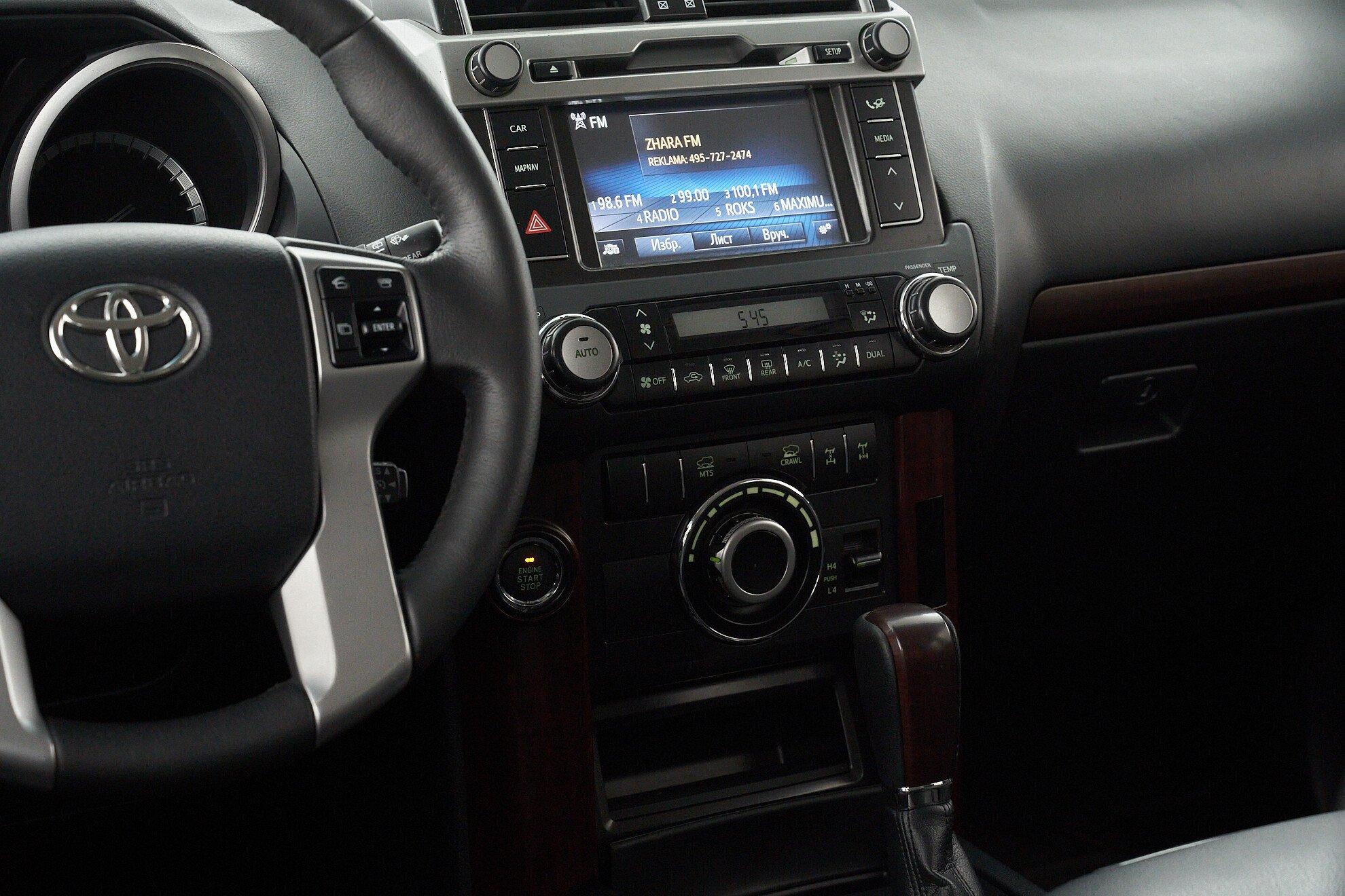 Toyota Land Cruiser Prado 2015, черный