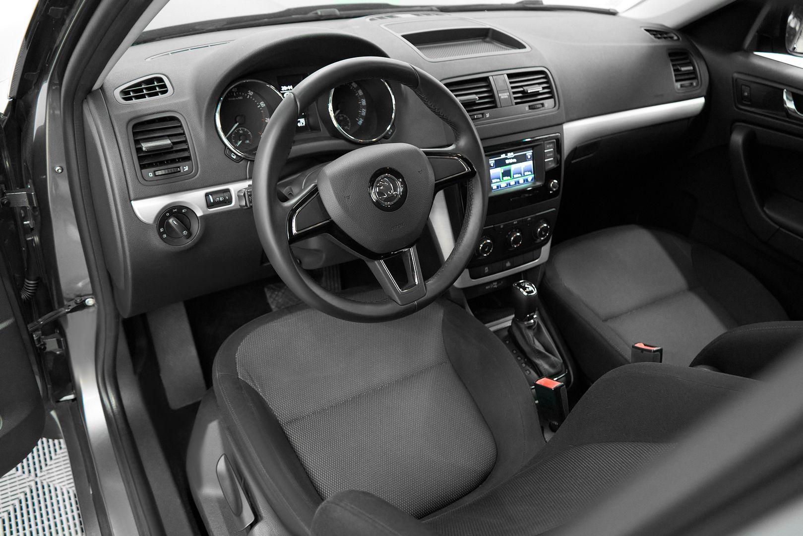 Skoda Yeti 2017, серый