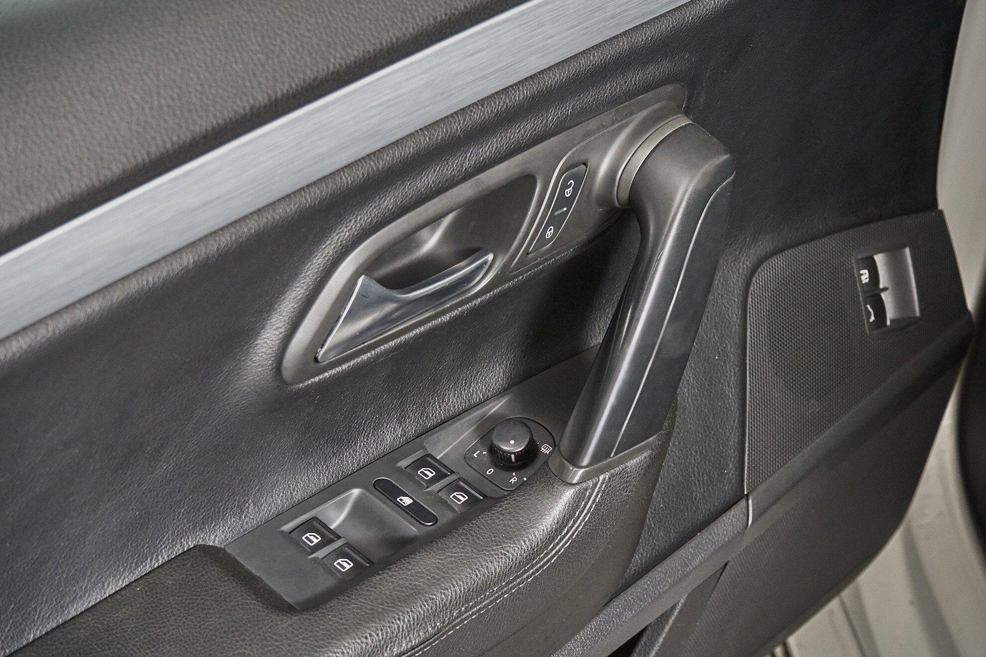 Volkswagen Passat CC 2013, белый