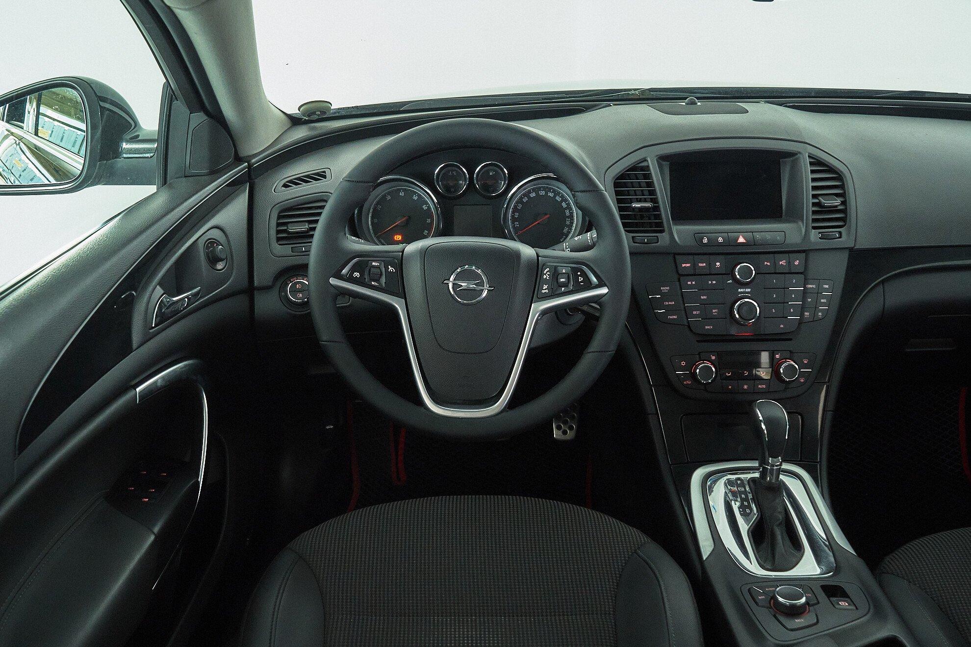 Opel Insignia 2012, черный