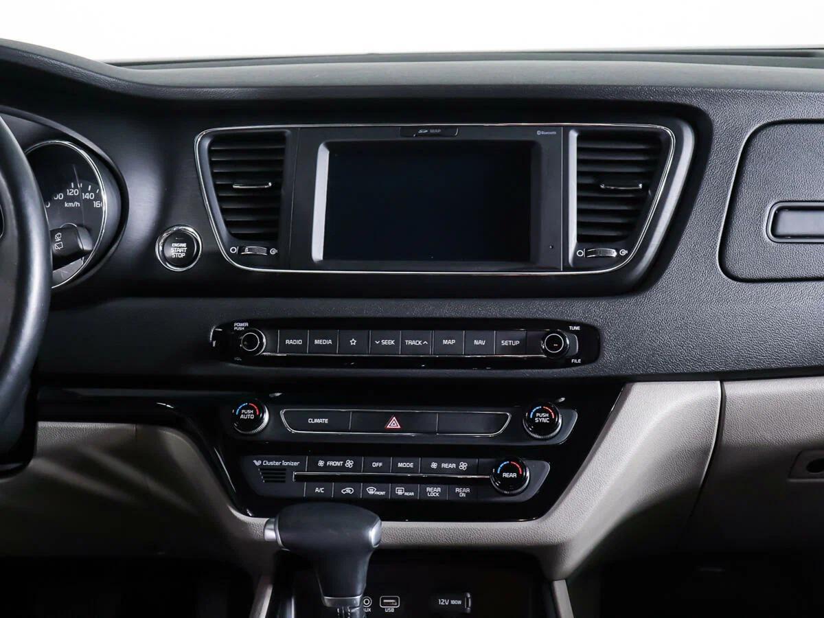 Kia Carnival 2021, пурпурный
