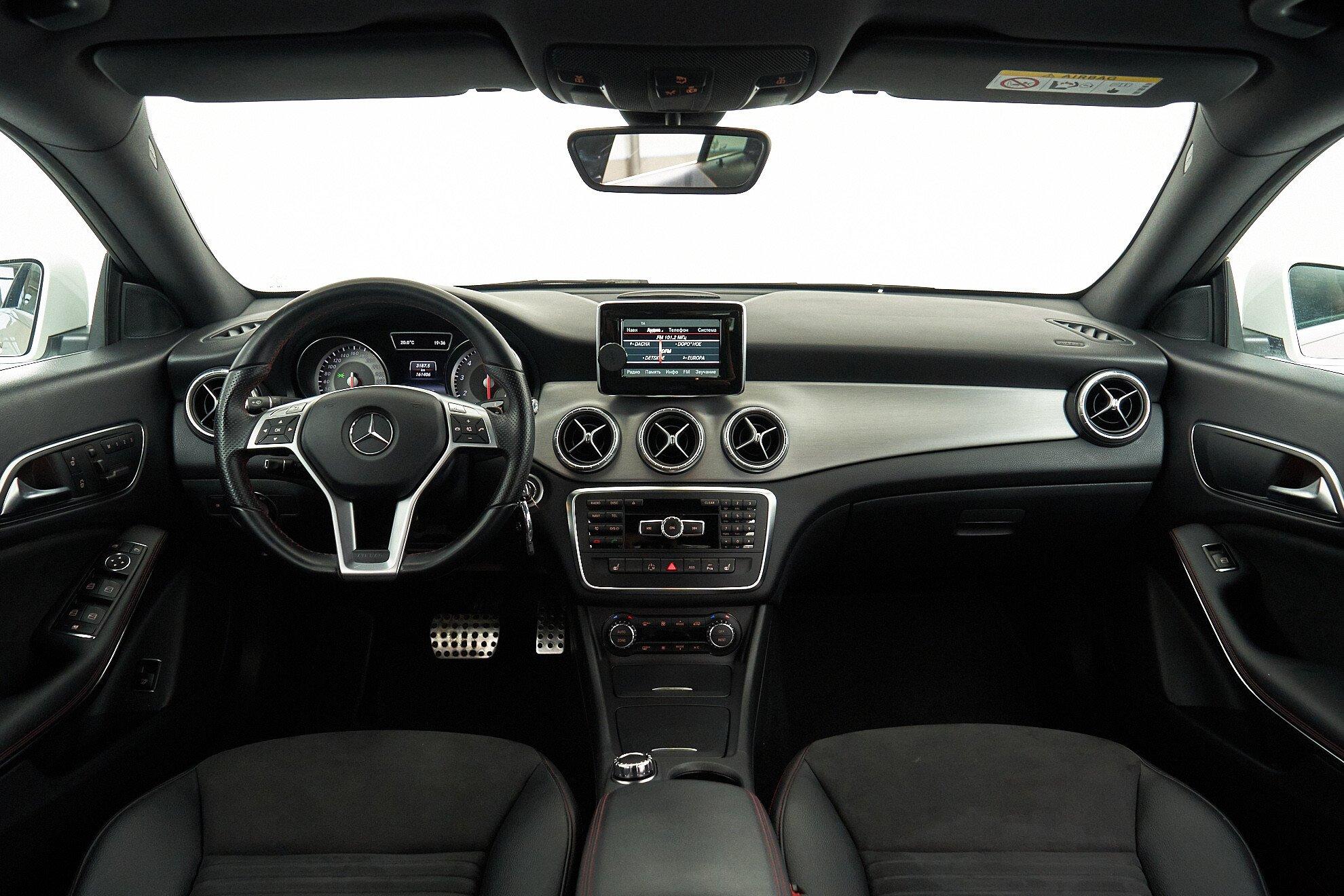 Mercedes-Benz CLA 2013, белый