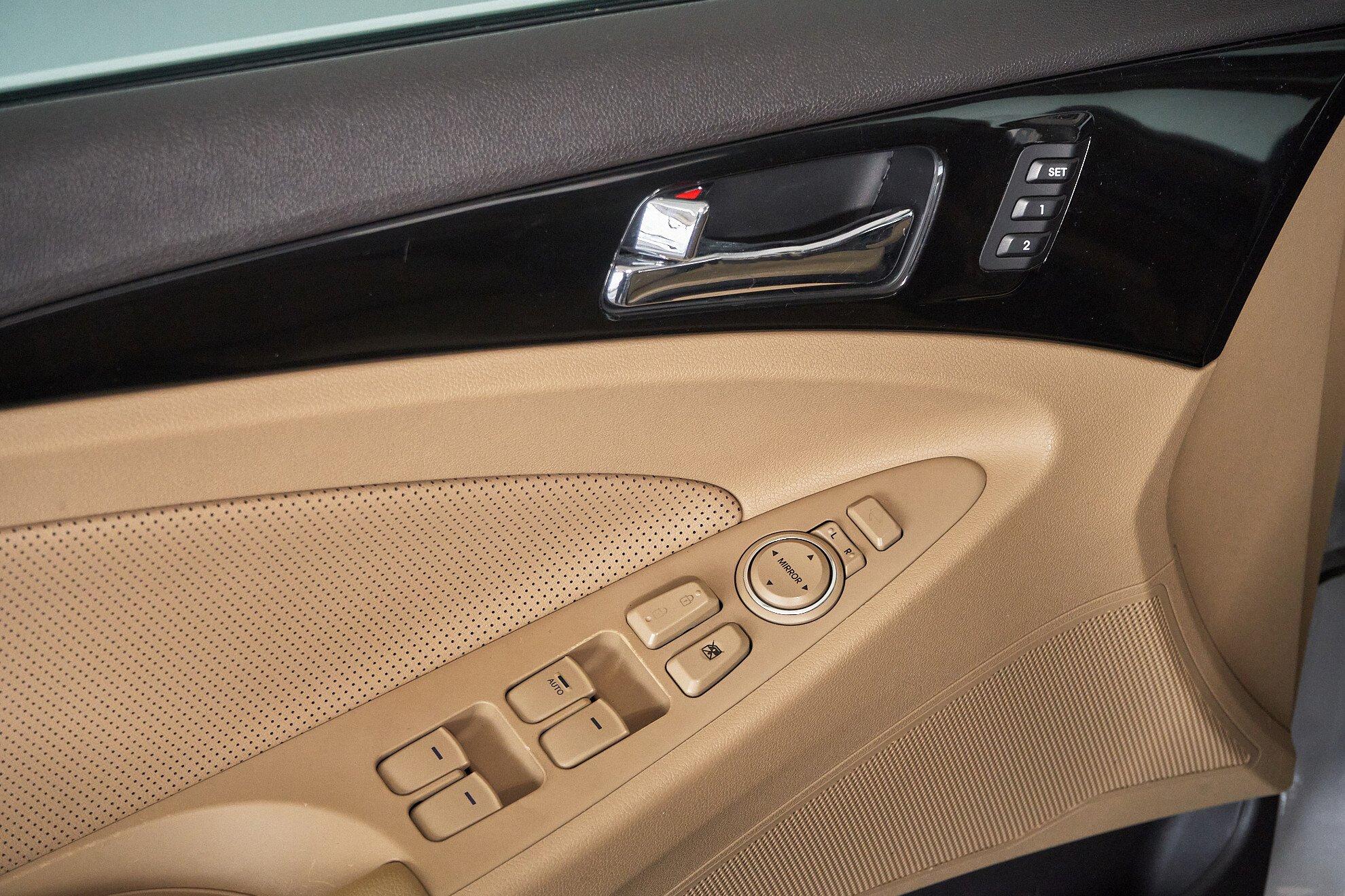 Hyundai Sonata 2010, серый