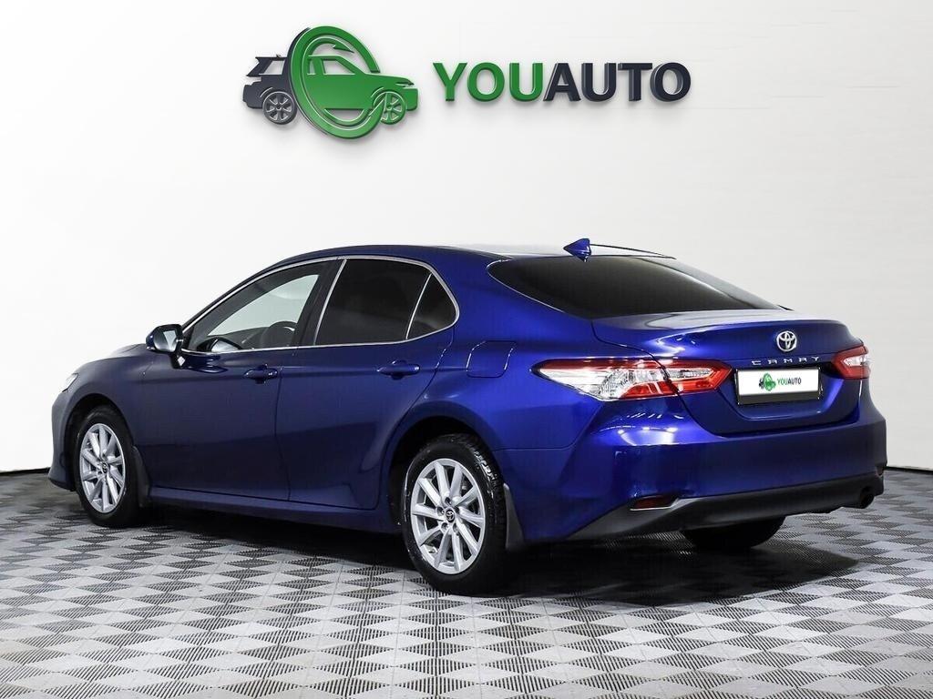 Toyota Camry 2021, синий