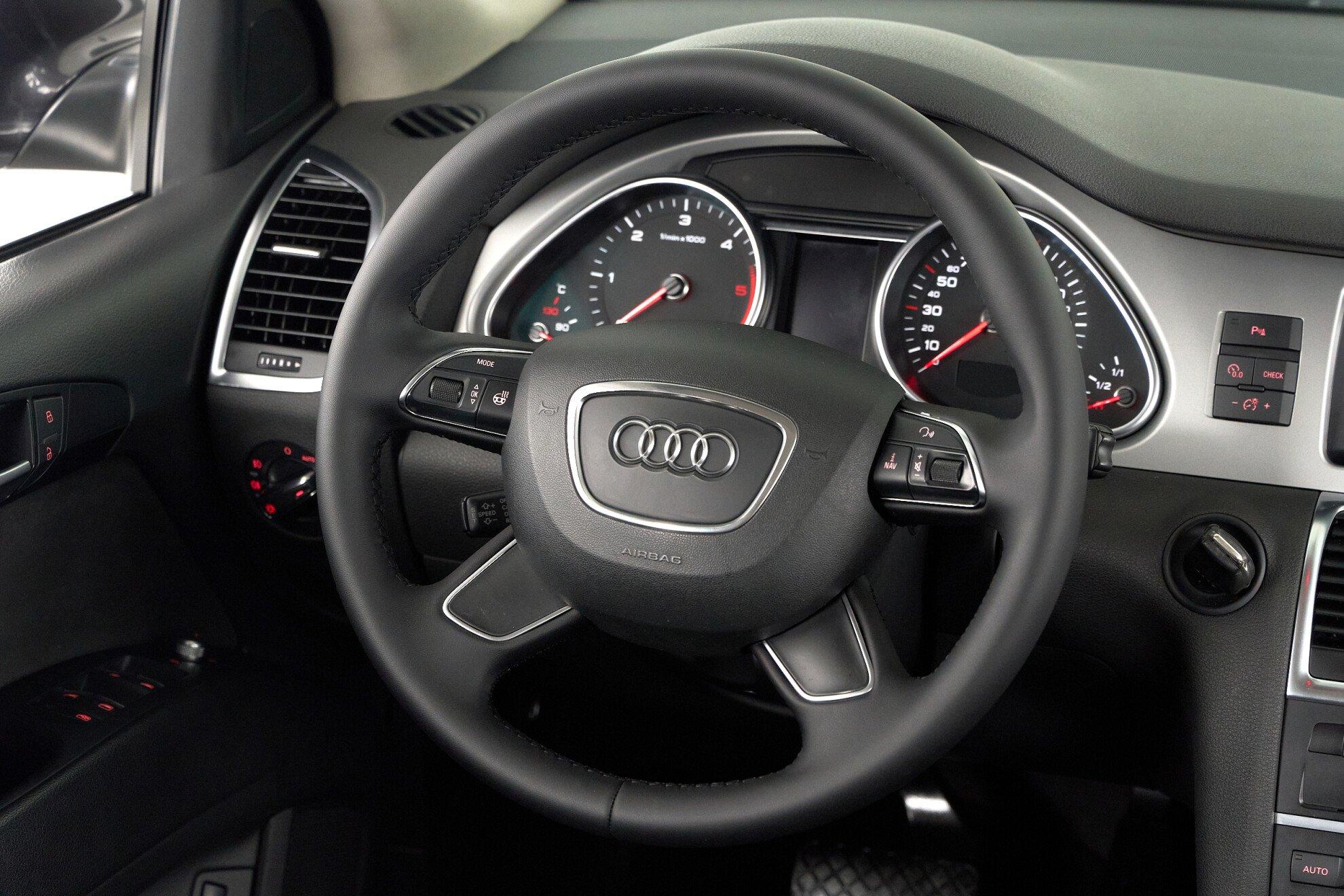 Audi Q7 2014, черный