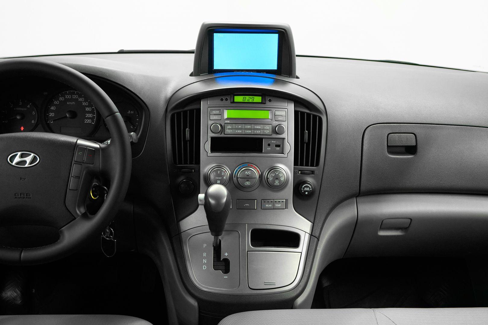Hyundai Grand Starex 2011, черный
