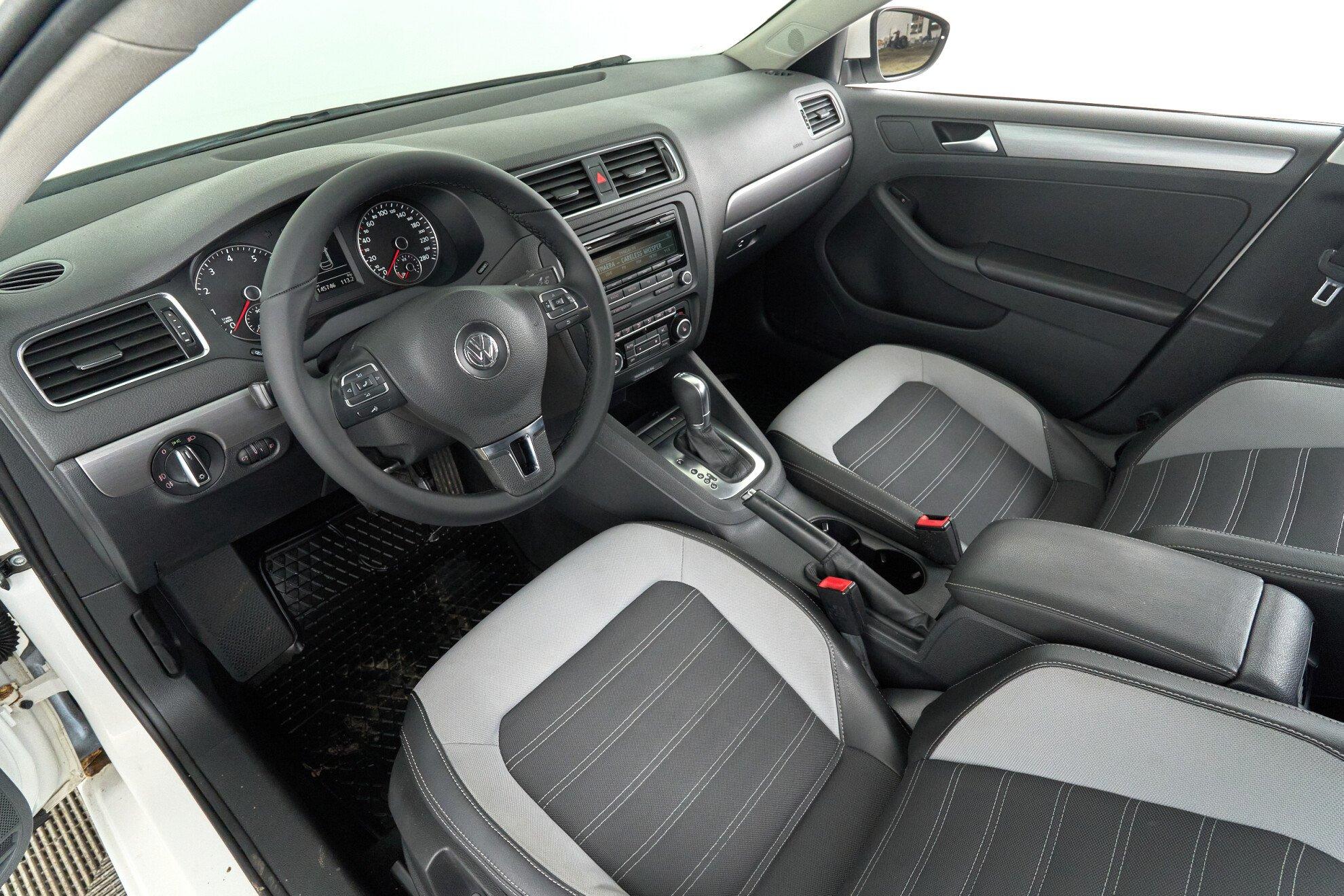 Volkswagen Jetta 2012, белый