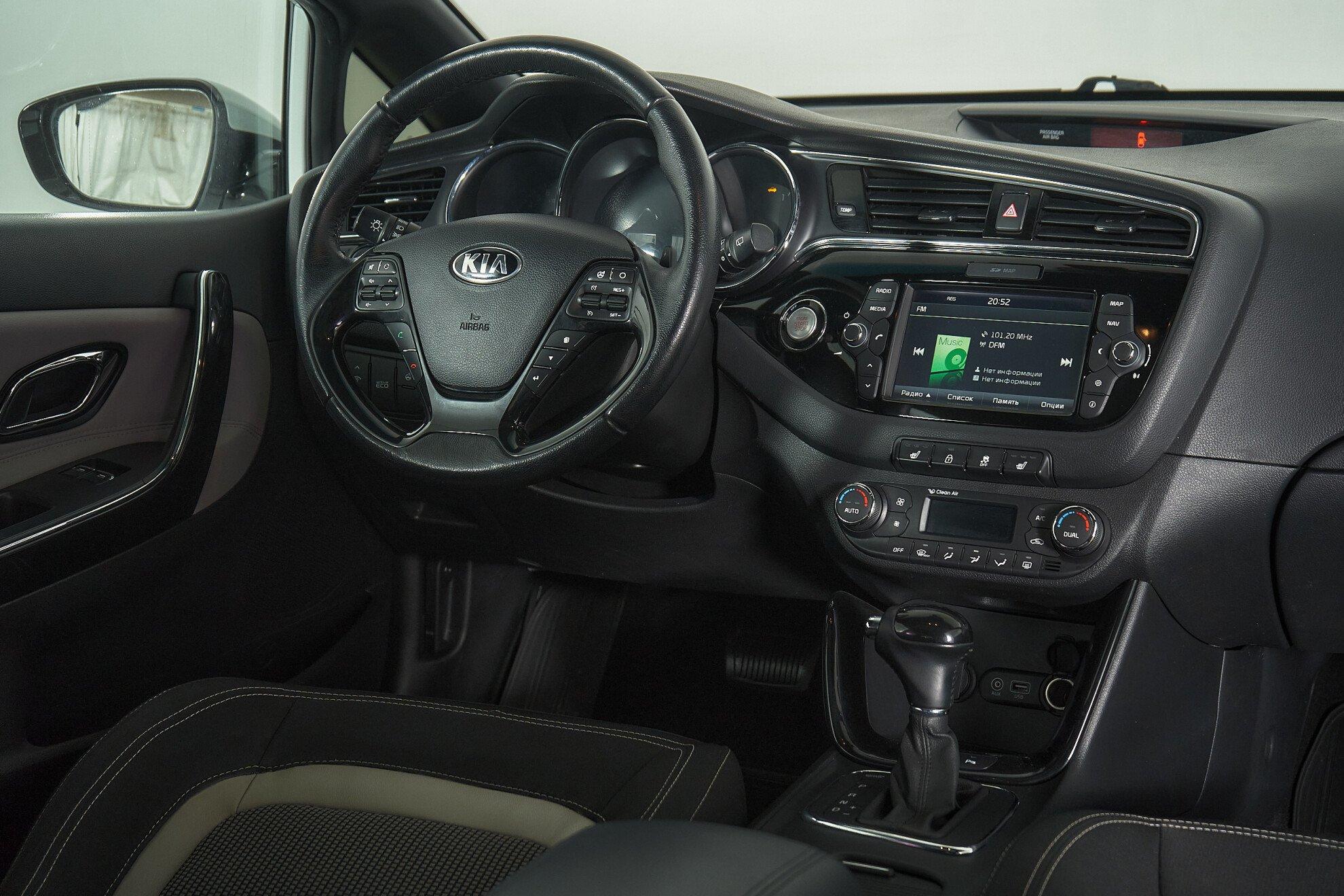 Kia Ceed 2015, белый