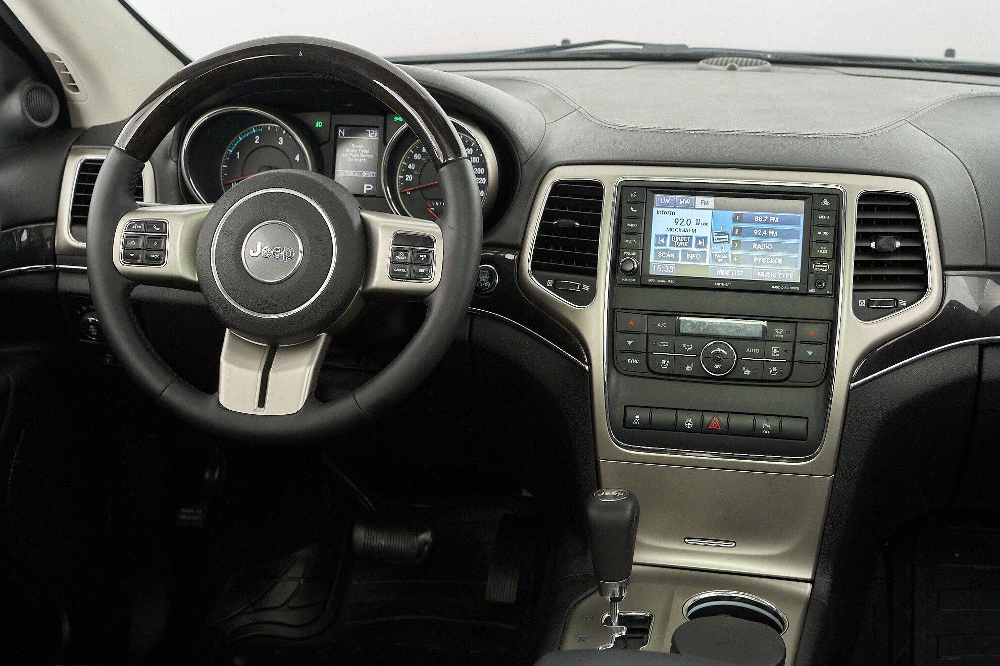 Jeep Grand Cherokee 2011, серый