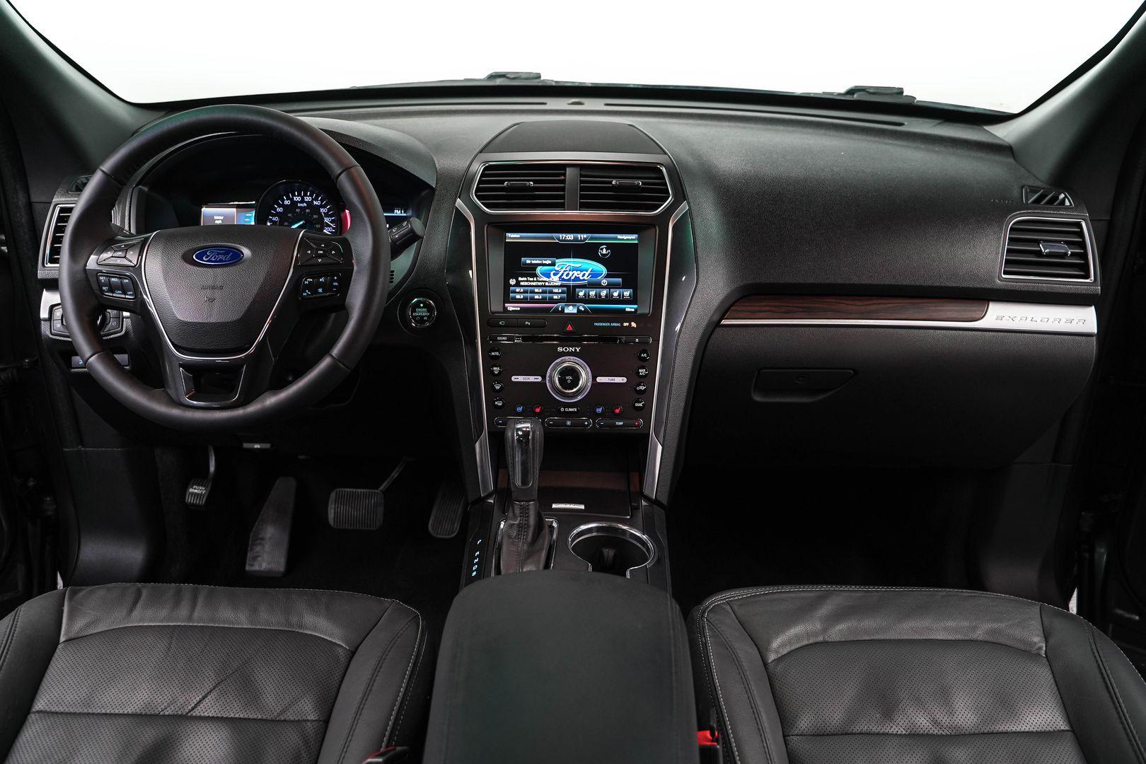 Ford Explorer 2016, серый