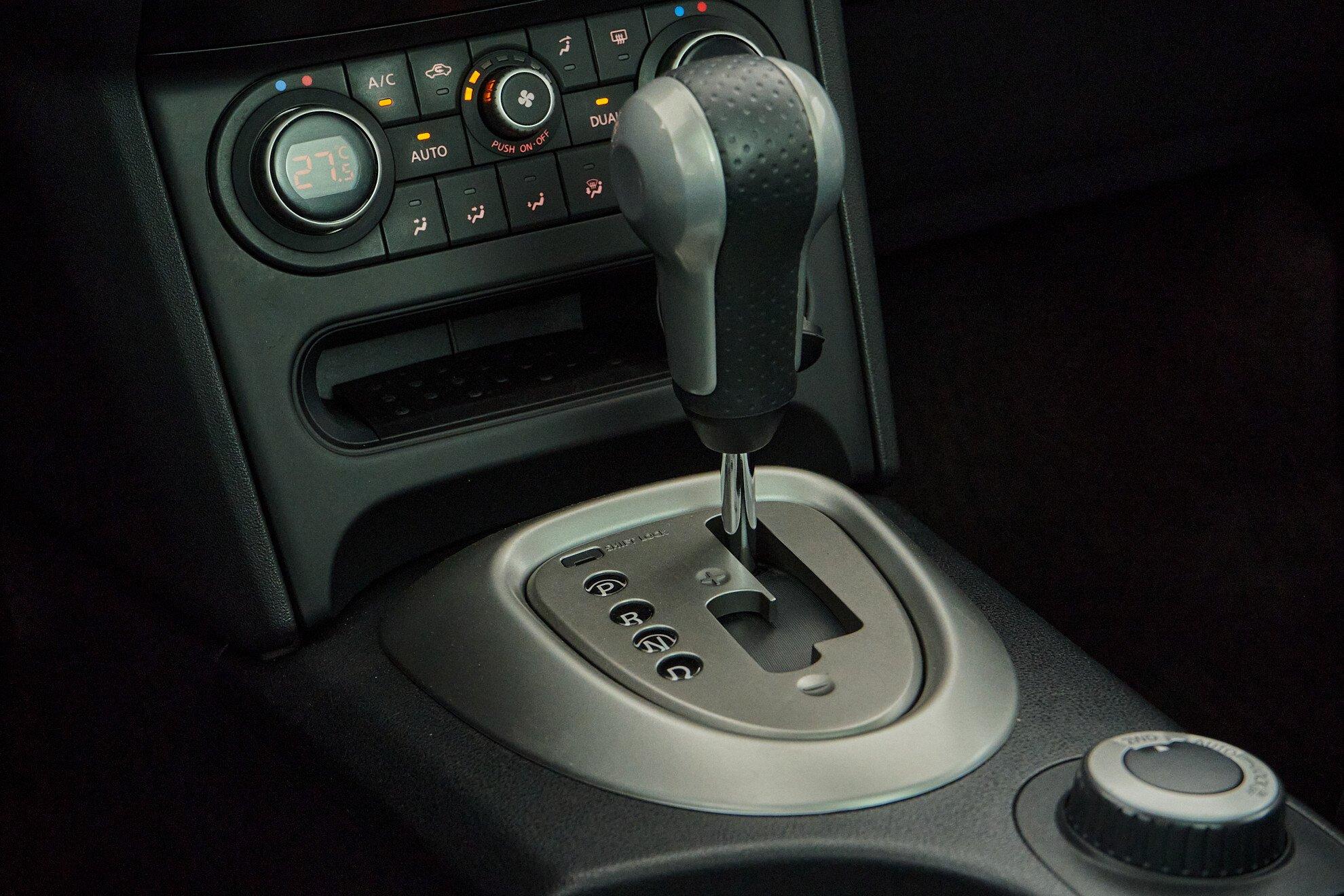 Nissan Qashqai 2011, серебряный