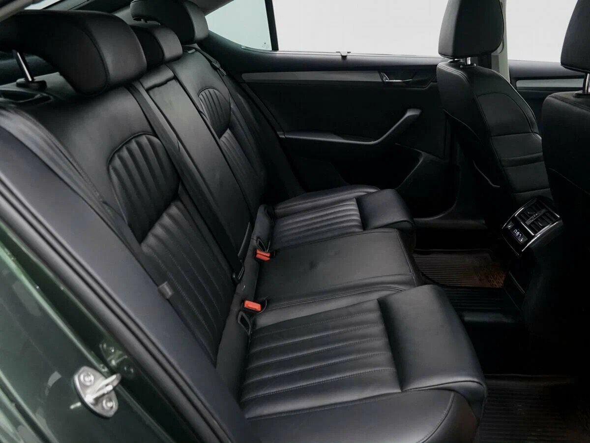 Skoda Superb 2018, зеленый