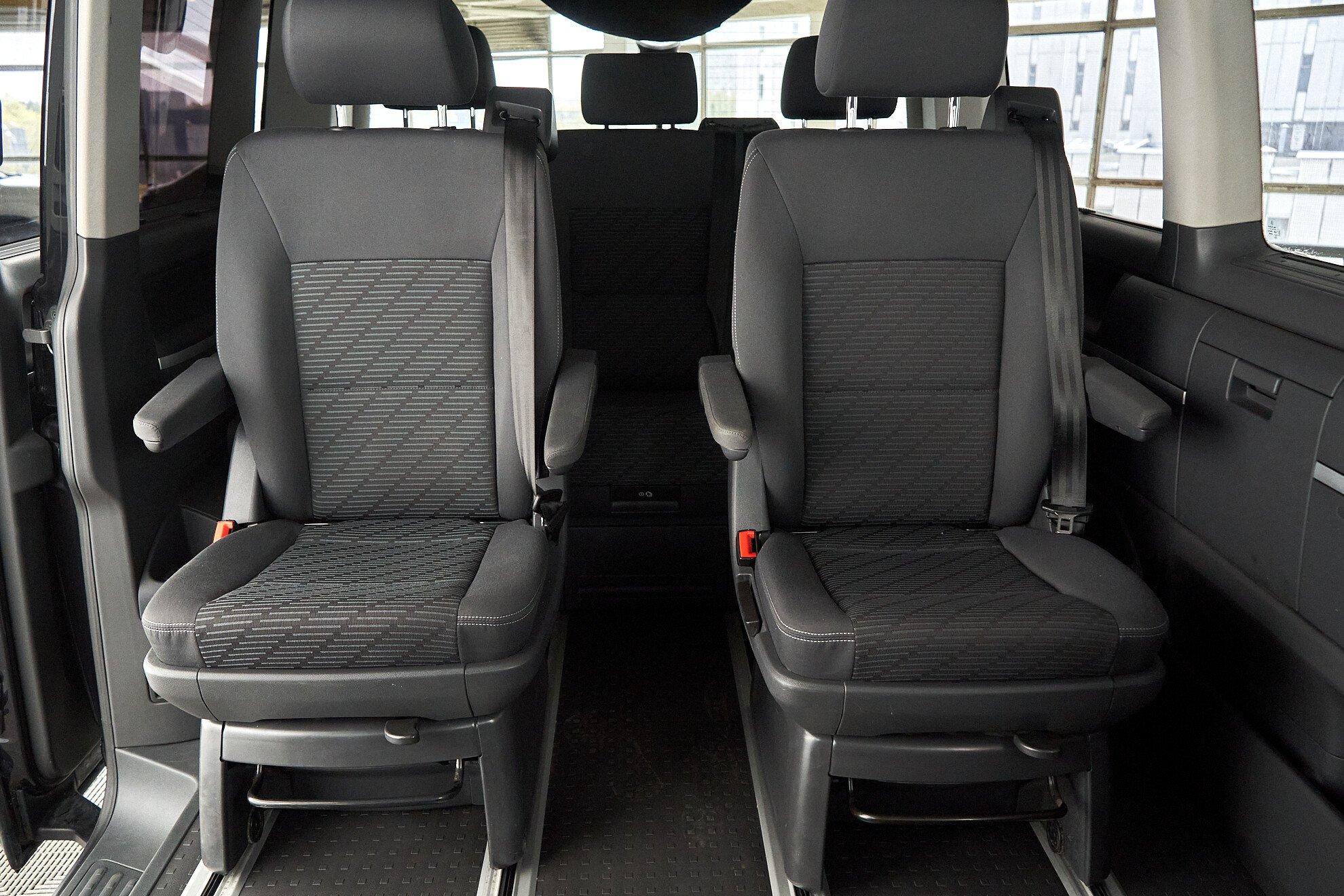 Volkswagen Multivan 2012, черный