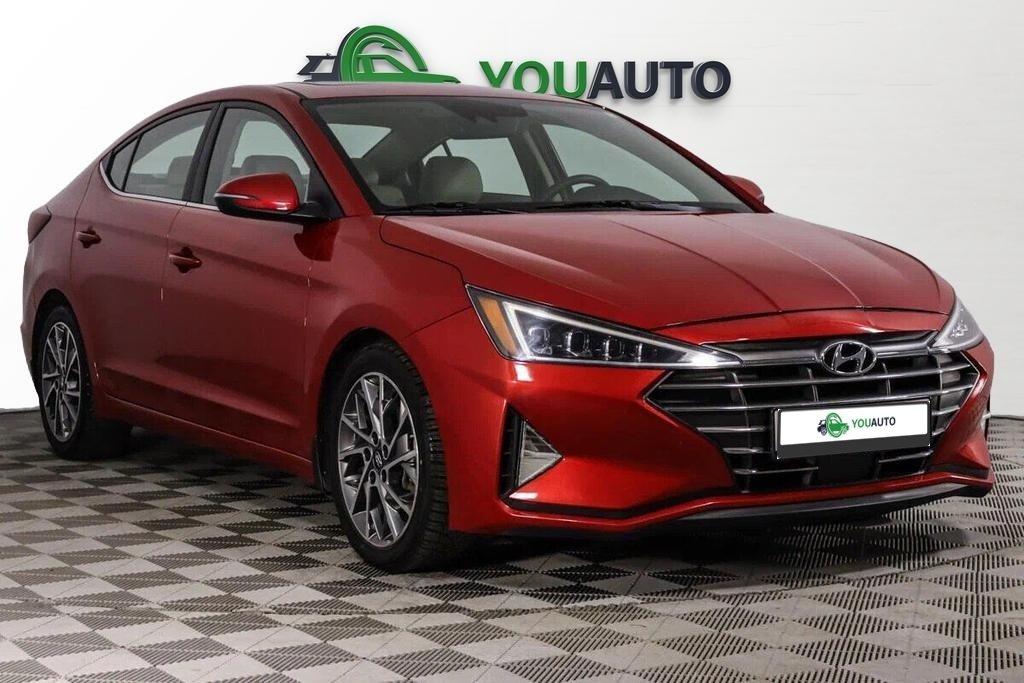 Hyundai Elantra 2019, красный