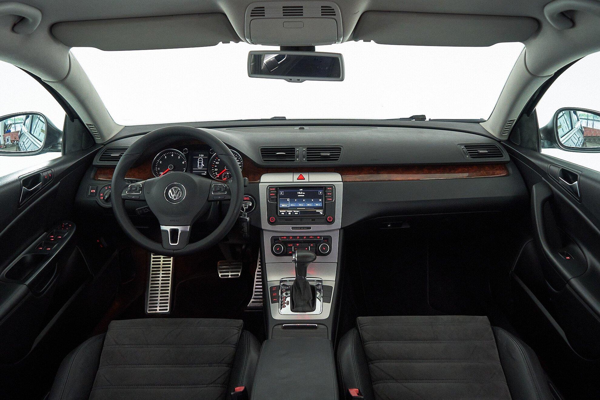 Volkswagen Passat 2010, коричневый