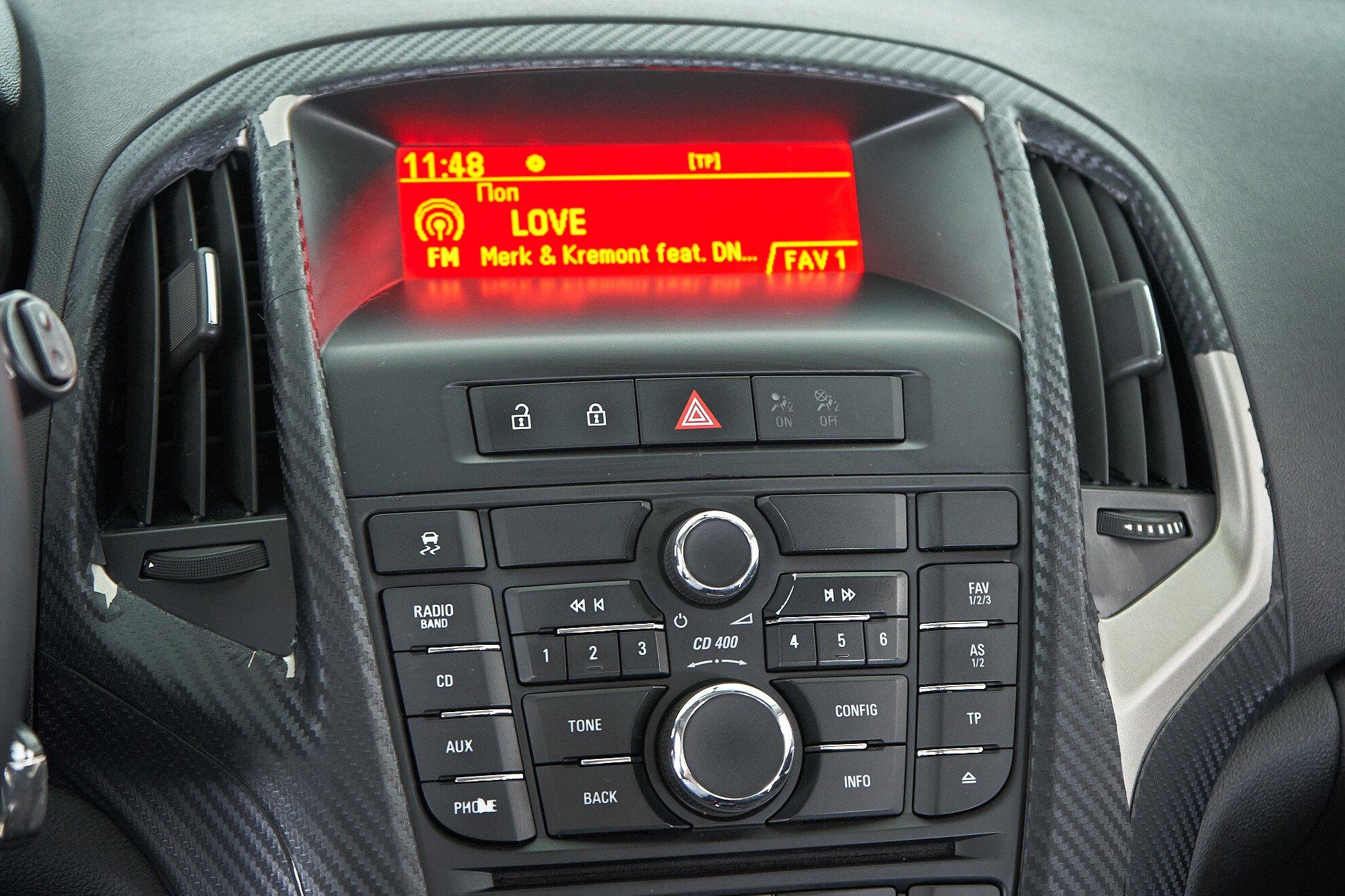 Opel Astra 2012, белый