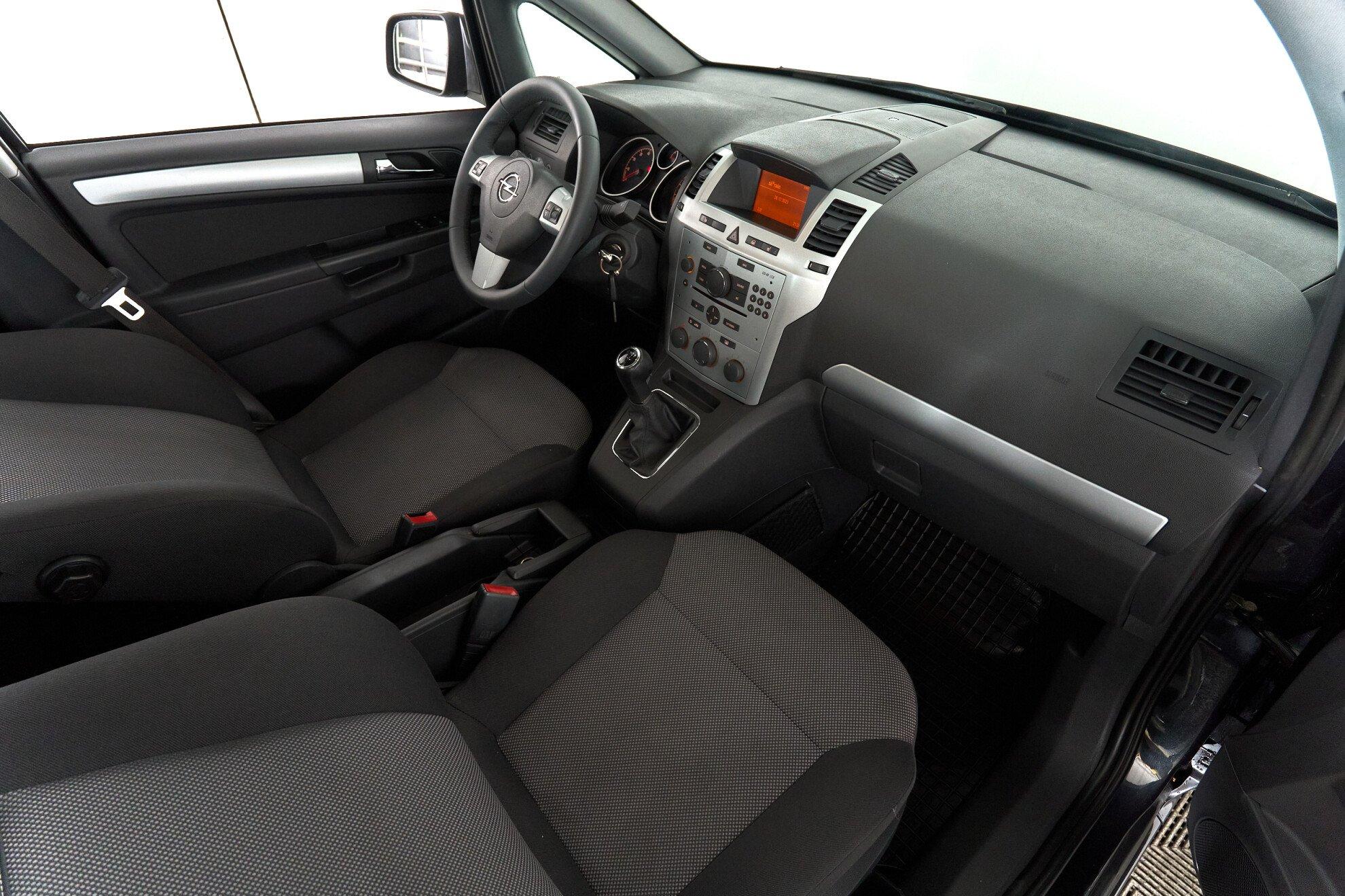 Opel Zafira 2014, черный