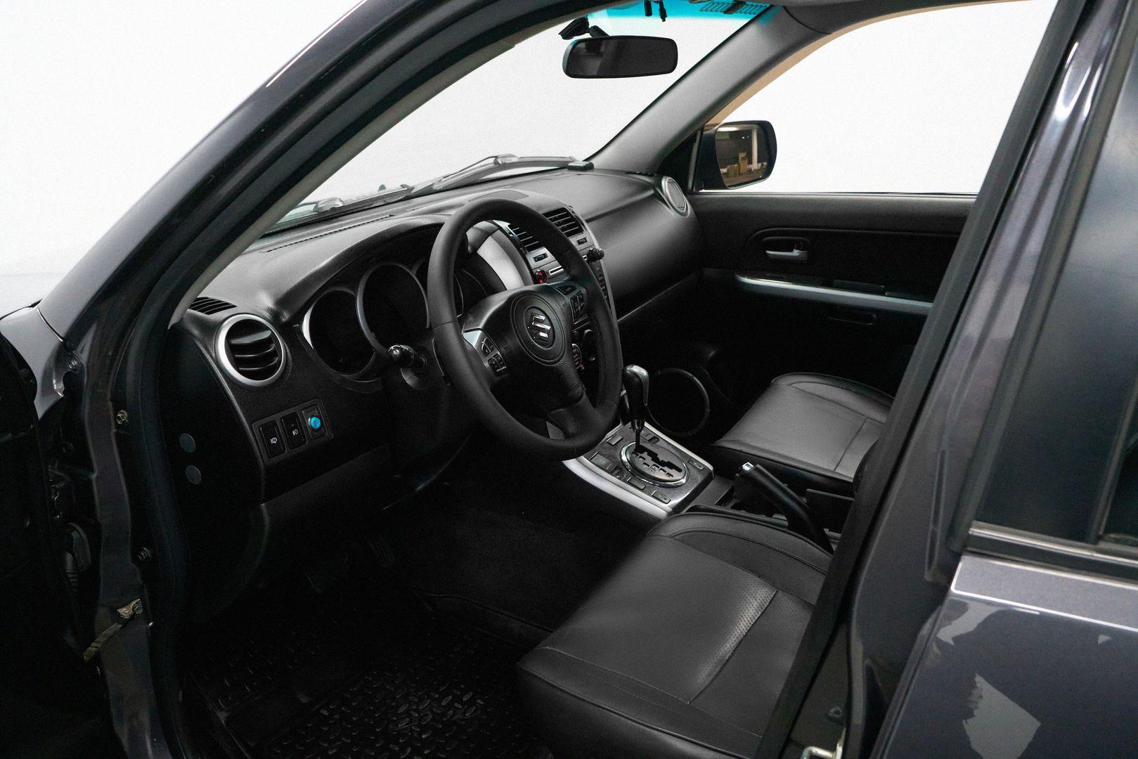 Suzuki Grand Vitara 2011, серый