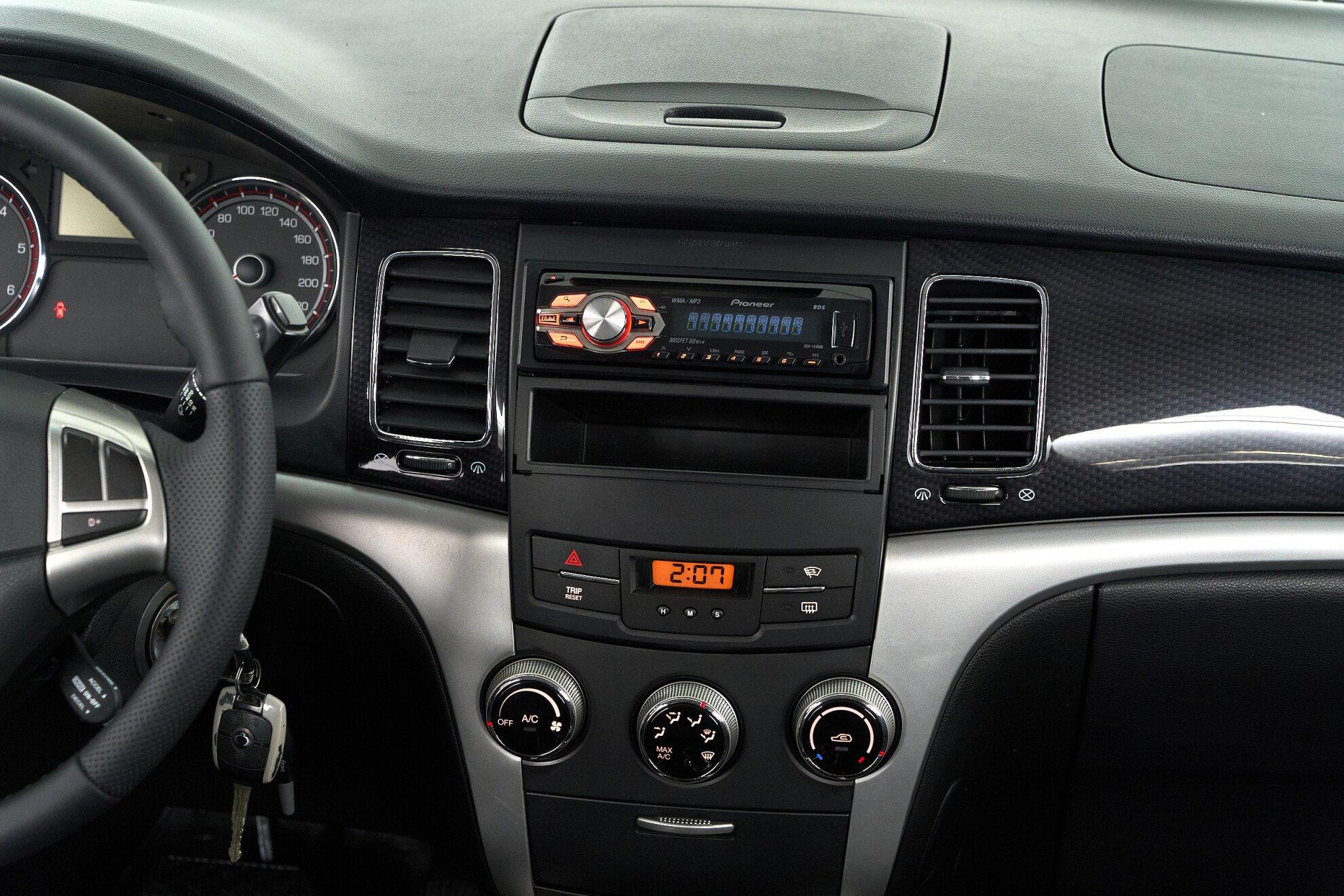 SsangYong Actyon 2012, серебряный