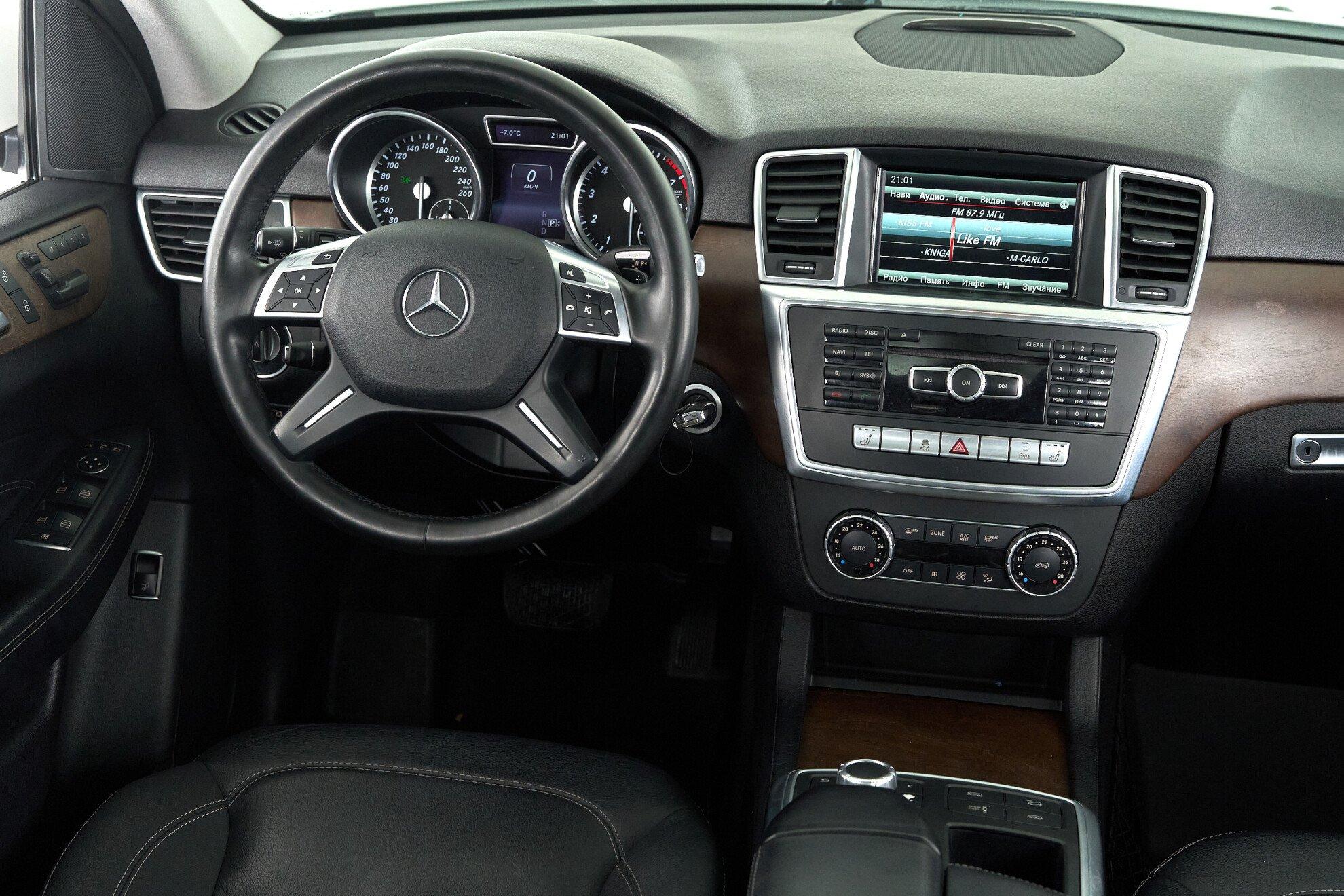 Mercedes-Benz M-Класс 2014, белый
