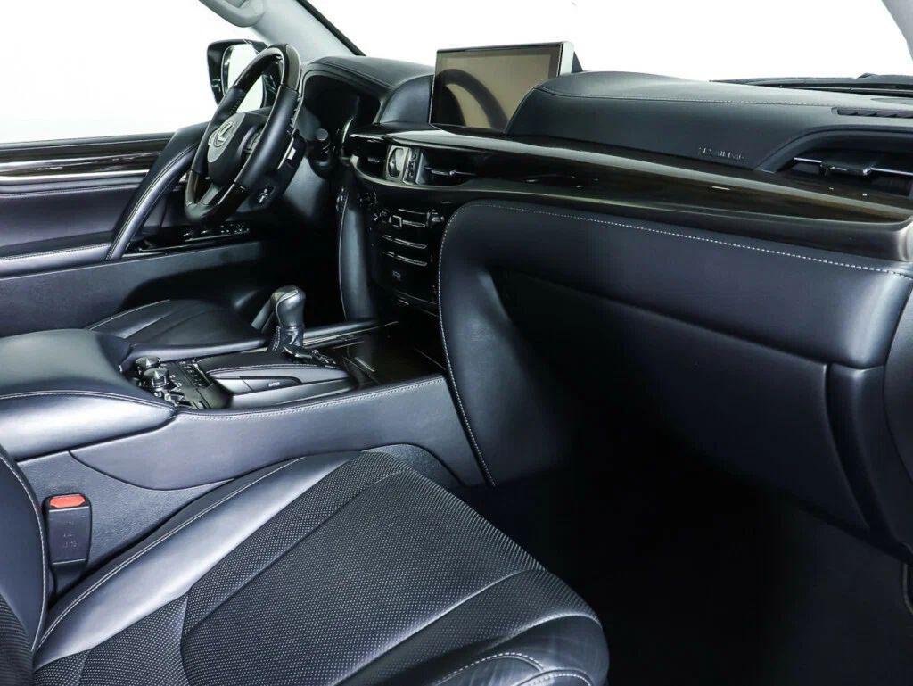 Lexus LX 2017, белый