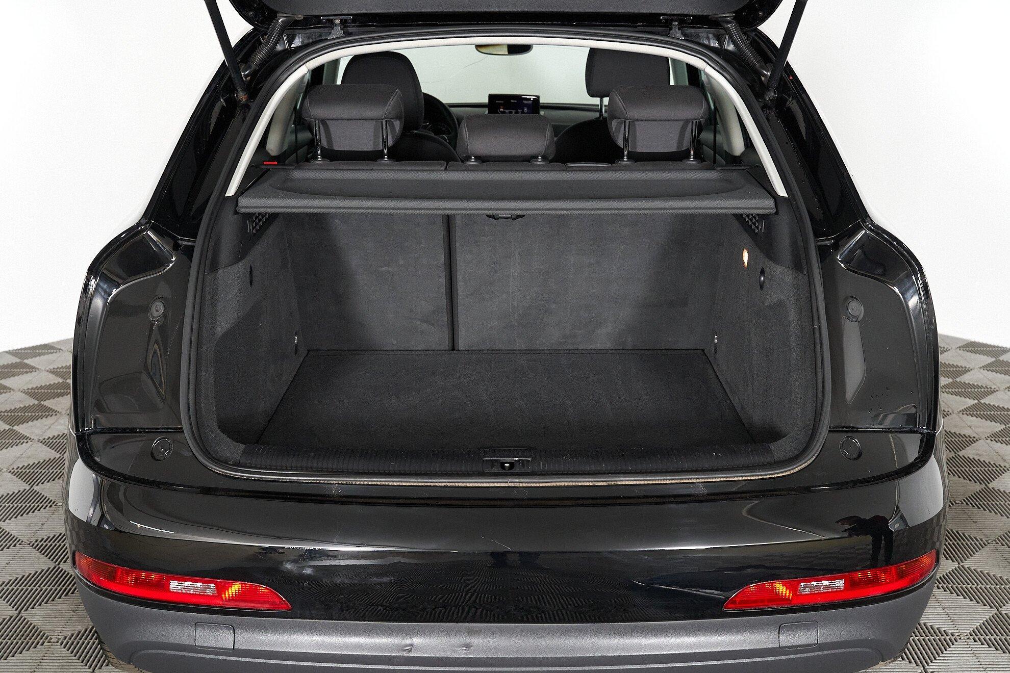 Audi Q3 2013, черный