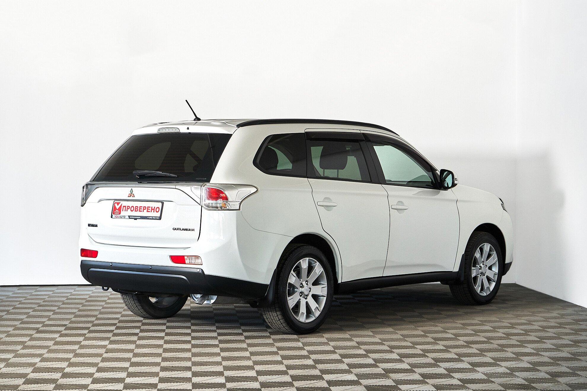 Mitsubishi Outlander 2013, белый