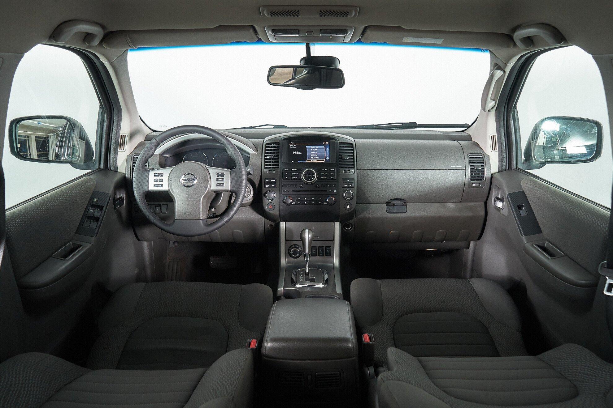 Nissan Pathfinder 2012, черный