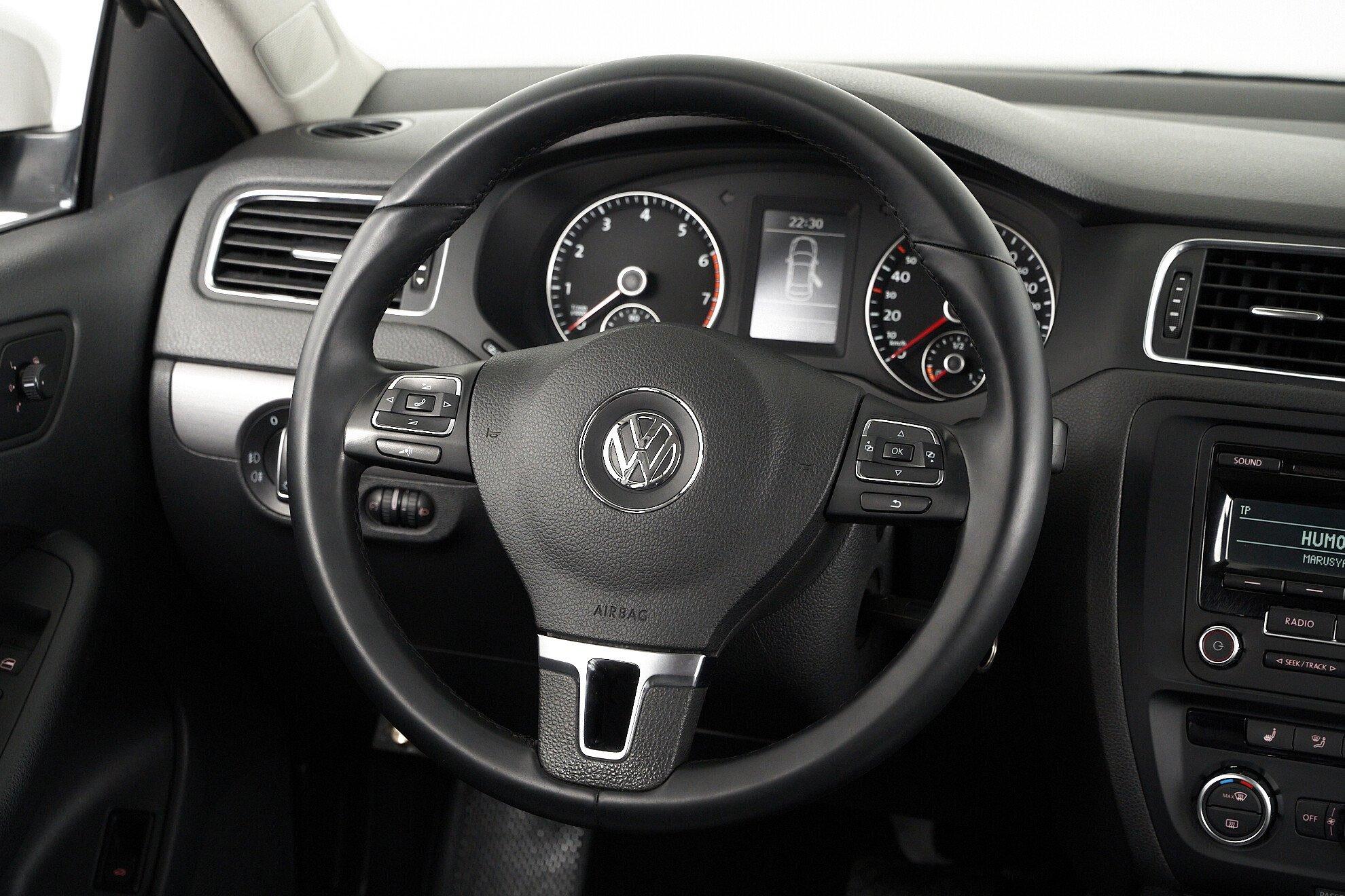Volkswagen Jetta 2014, белый