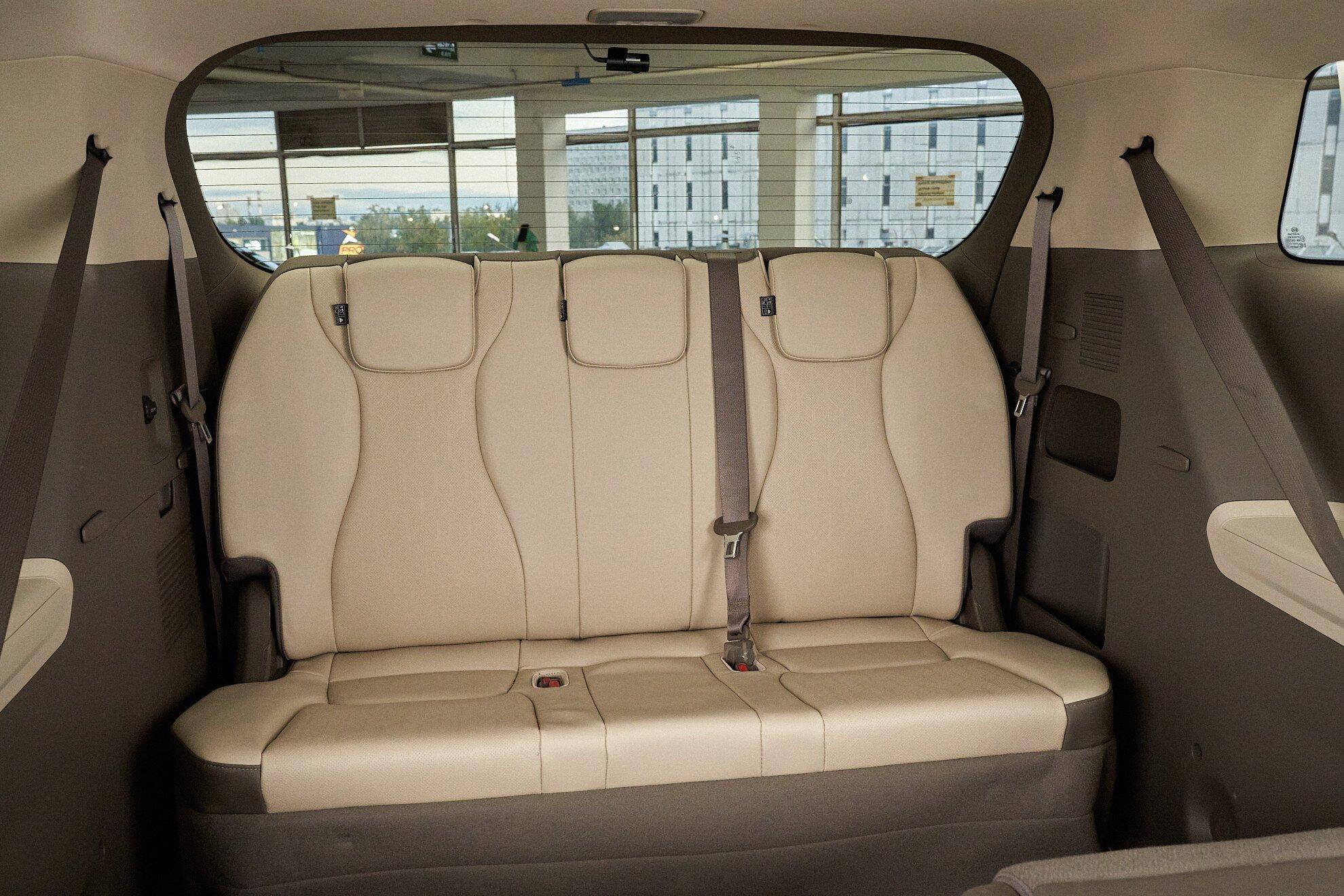 Kia Carnival 2021, белый