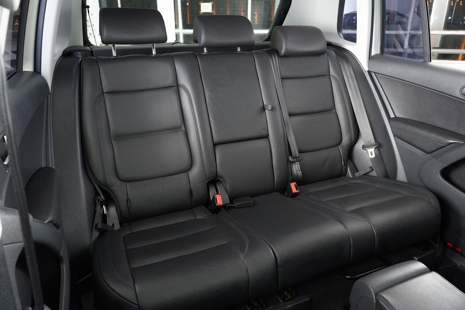Volkswagen Tiguan 2012, серебряный