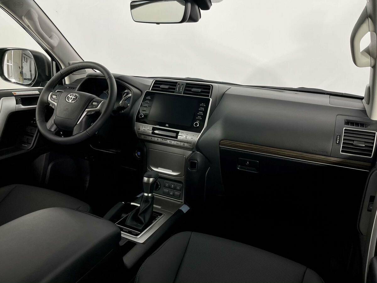 Toyota Land Cruiser Prado 2022, черный