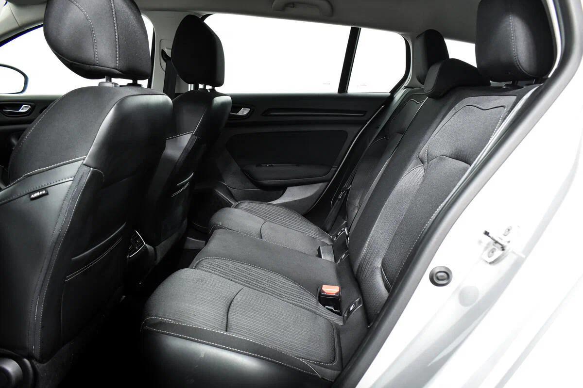 Renault Megane 2016, серебряный