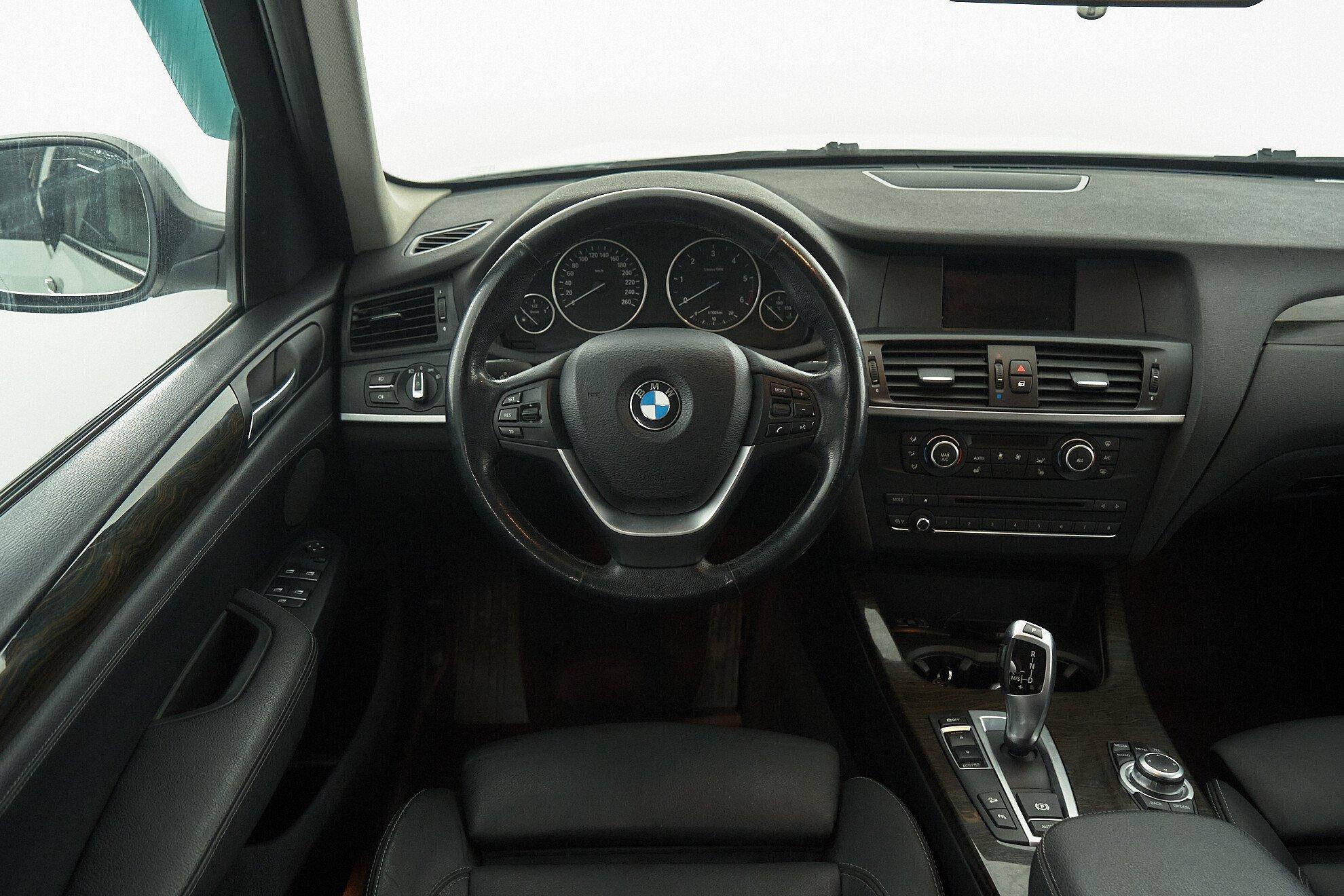 BMW X3 2012, белый