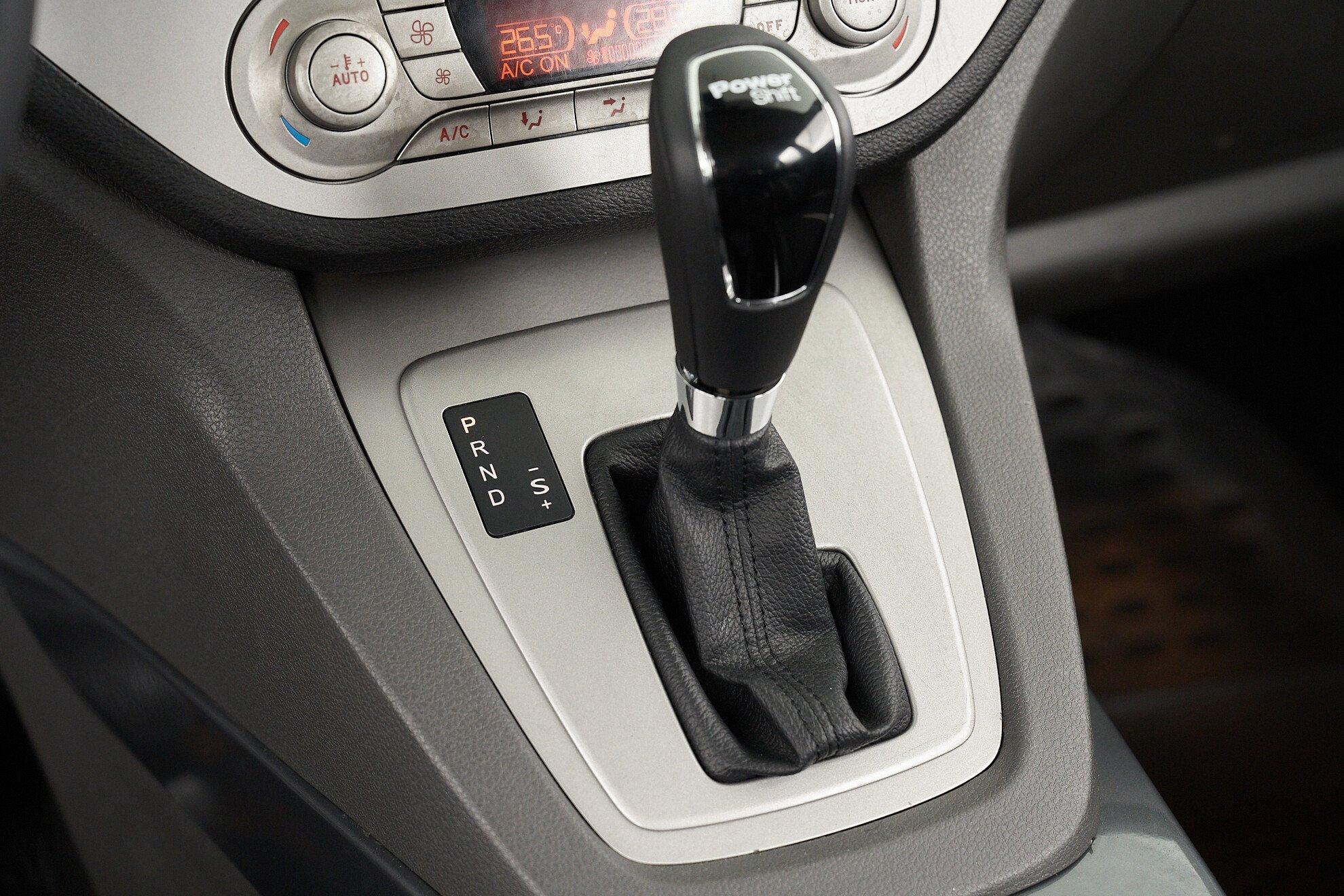 Ford Kuga 2012, белый