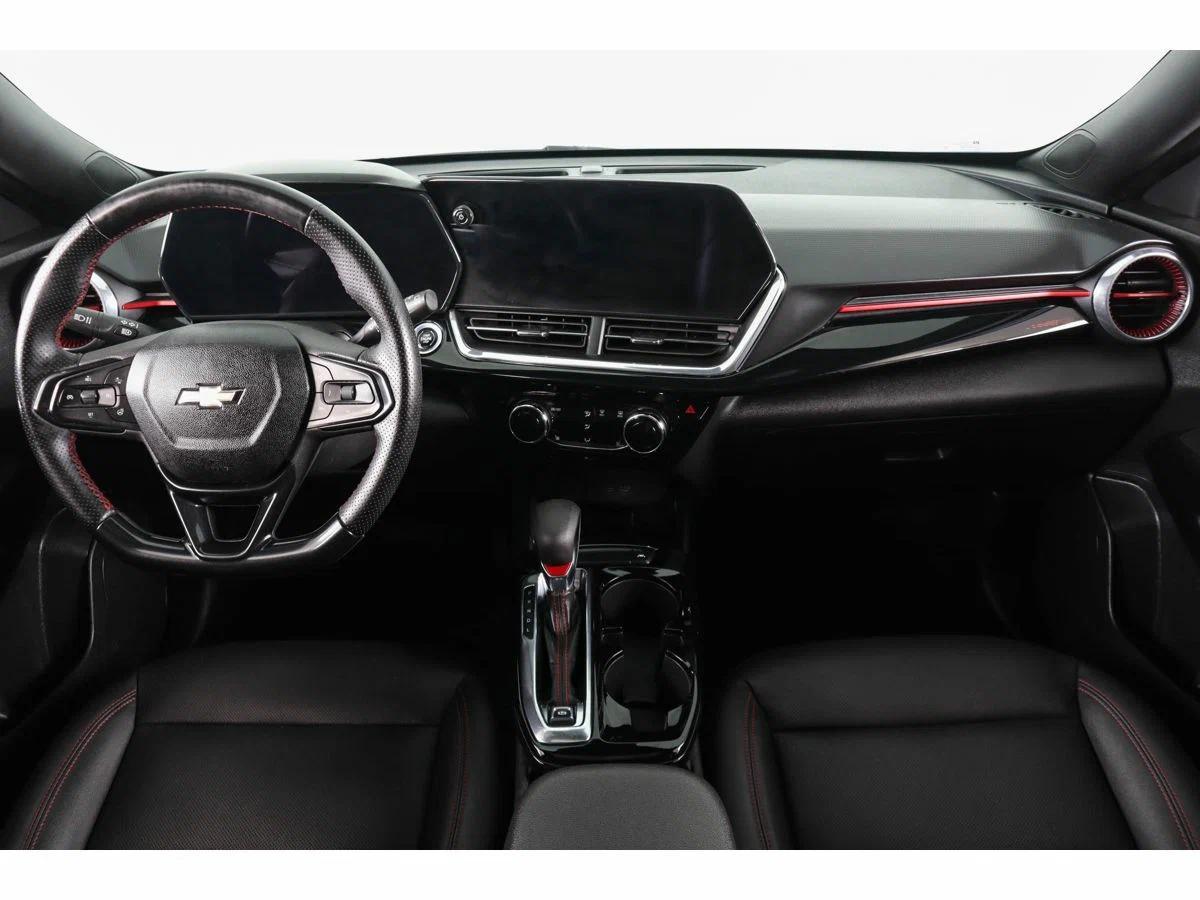 Chevrolet Trax 2023, серебряный