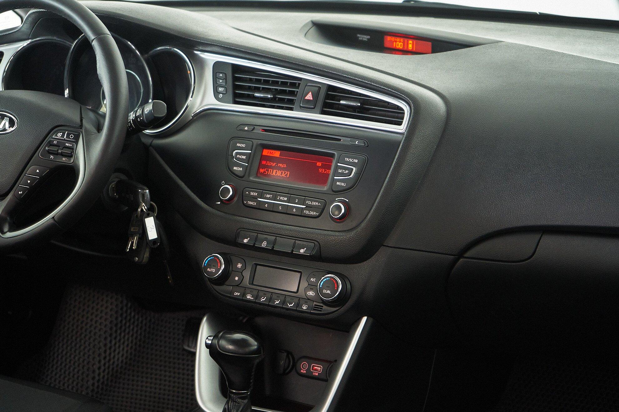 Kia Ceed 2018, белый