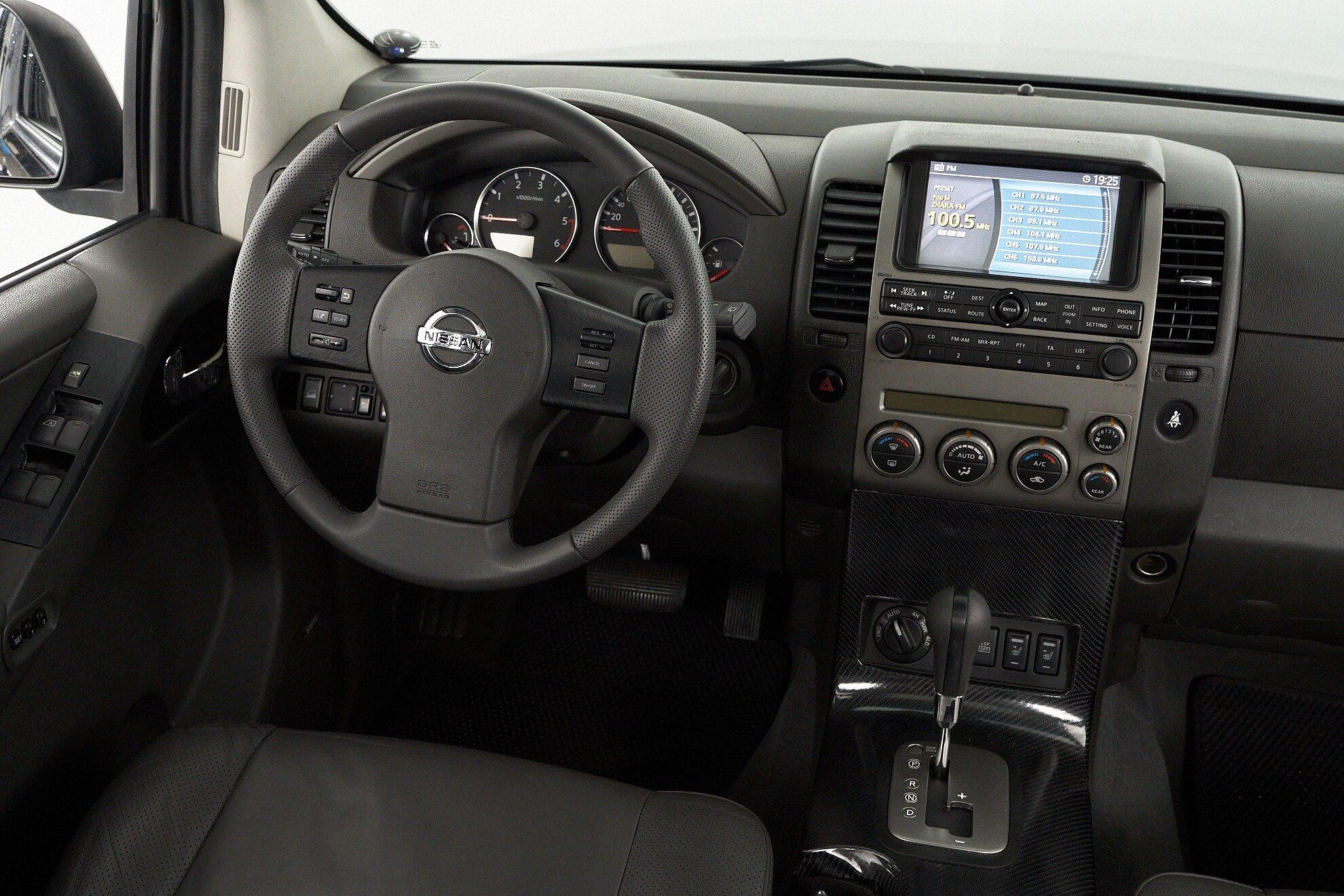 Nissan Pathfinder 2008, черный