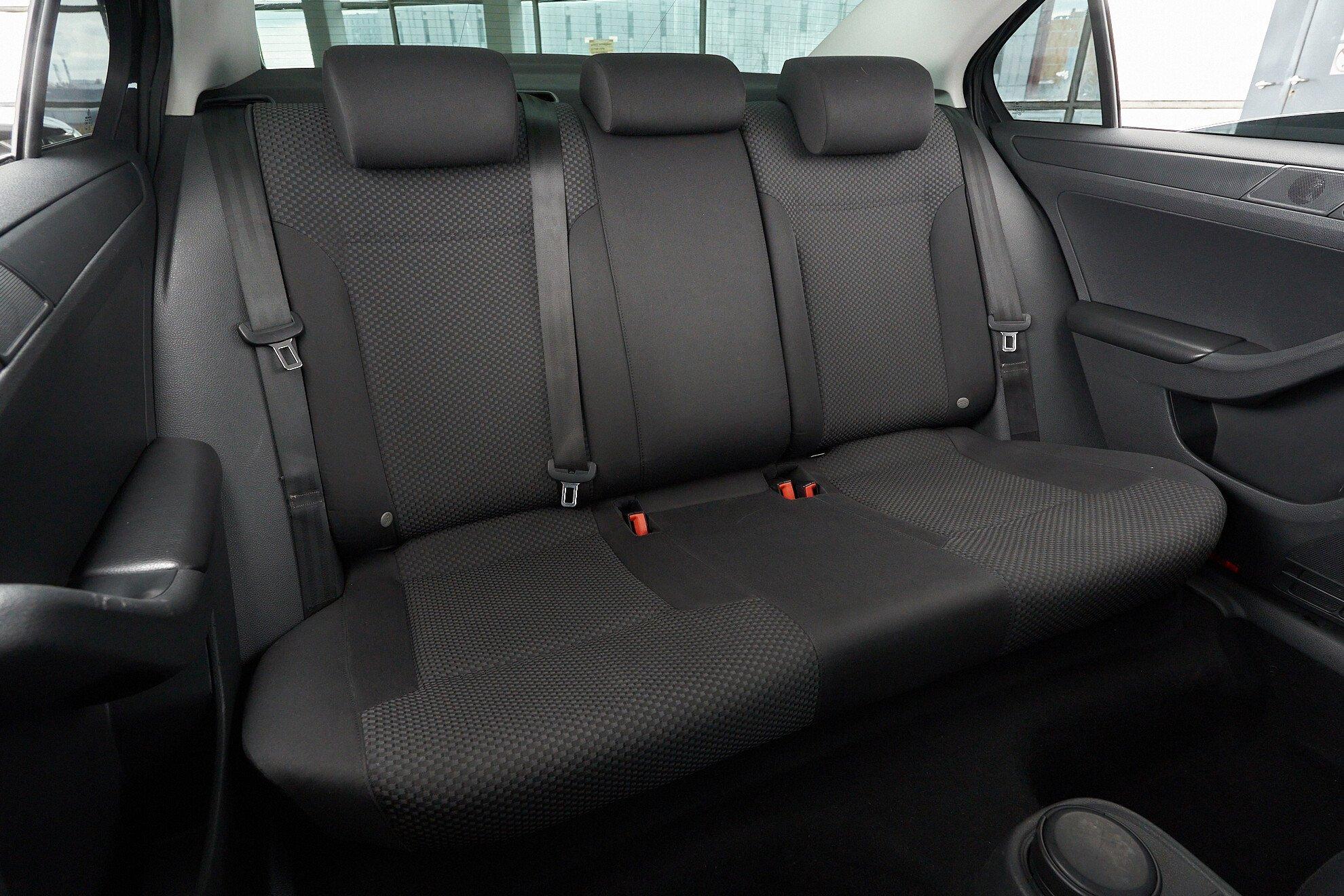 Volkswagen Jetta 2013, черный