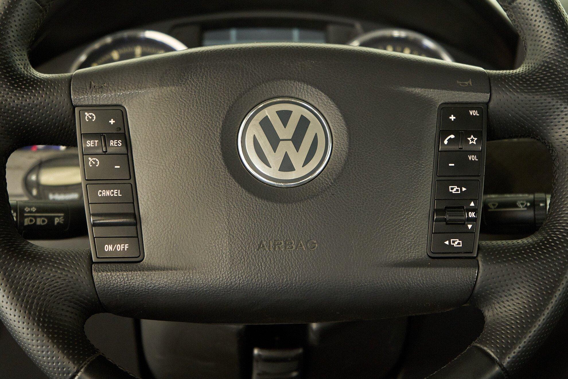 Volkswagen Touareg 2009, серый
