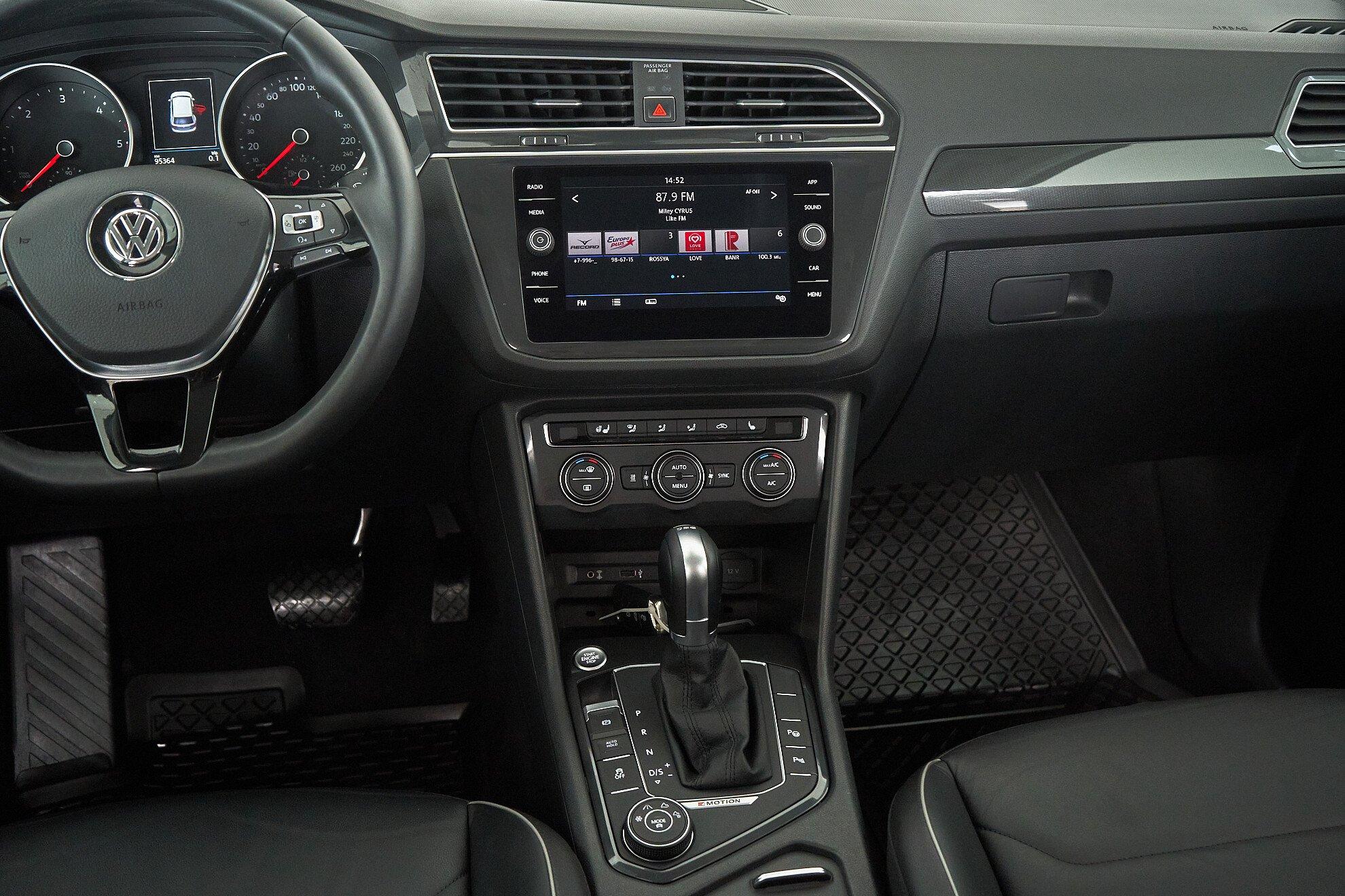 Volkswagen Tiguan 2017, черный