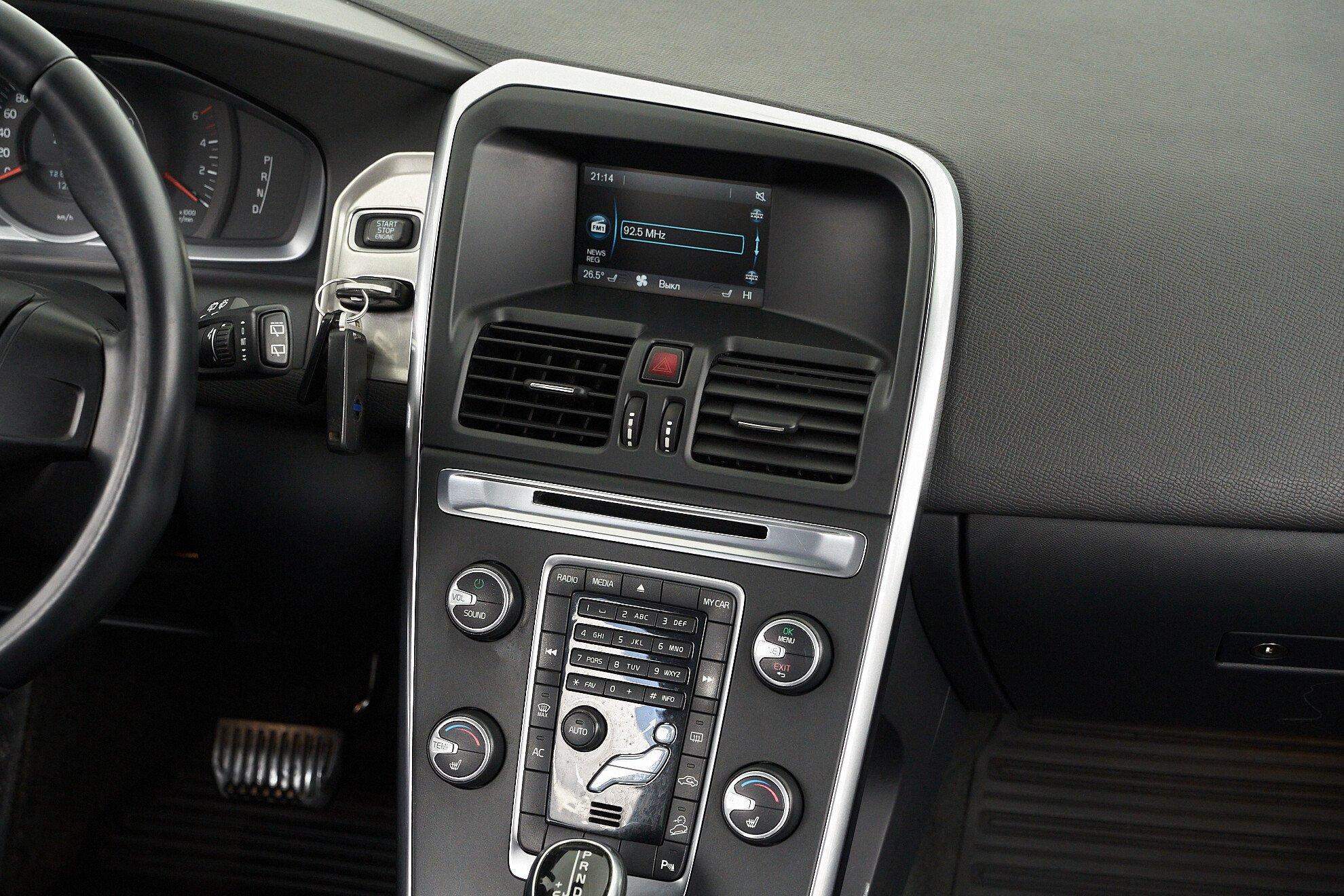 Volvo XC60 2014, белый