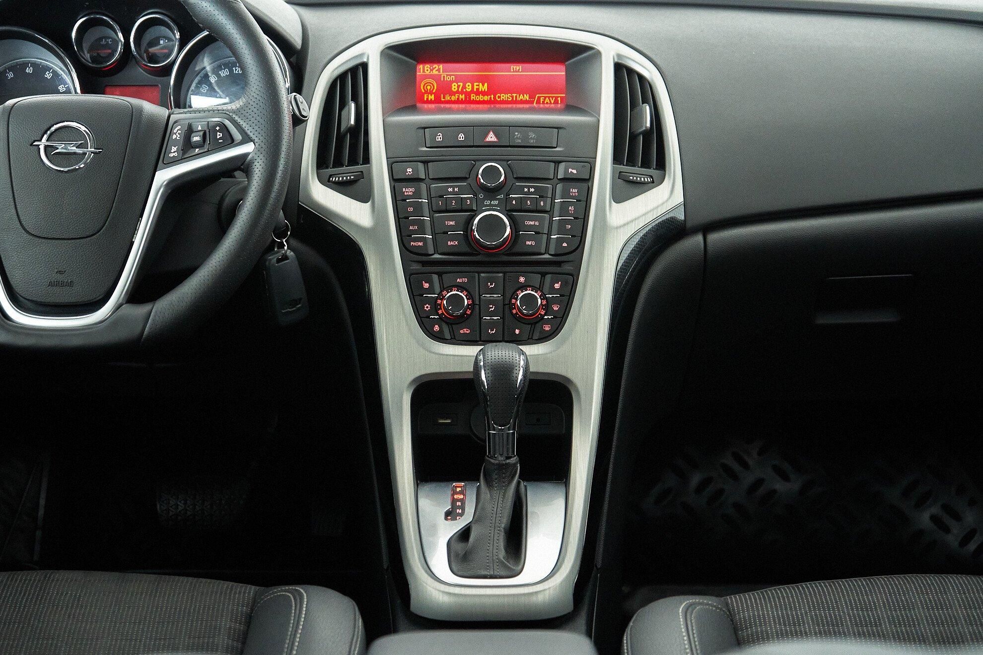 Opel Astra 2013, черный