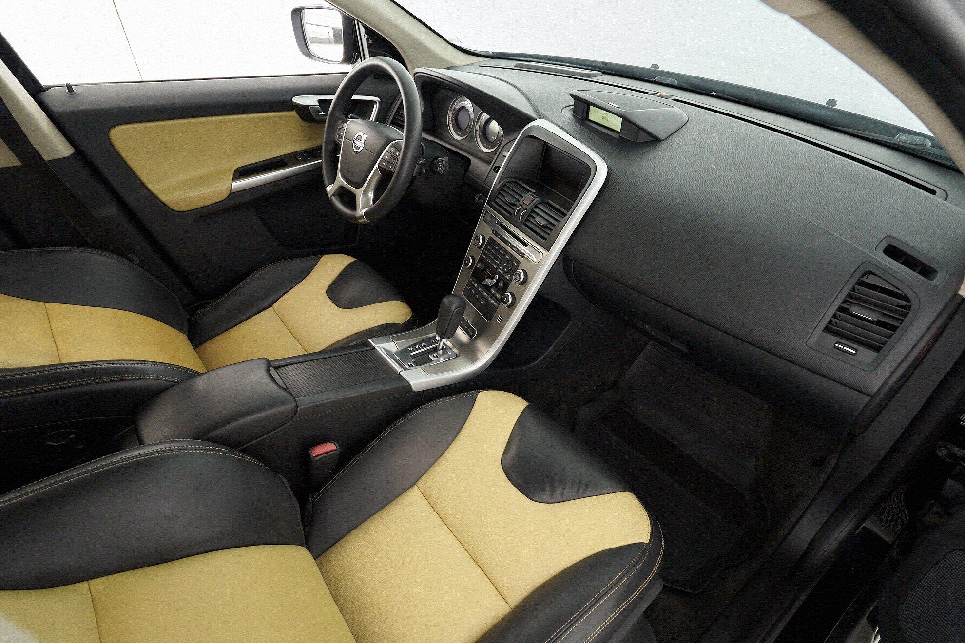 Volvo XC60 2010, черный
