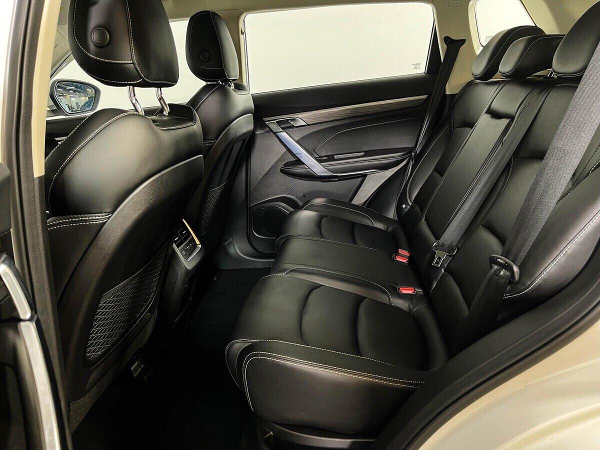Geely Atlas Pro 2021, белый