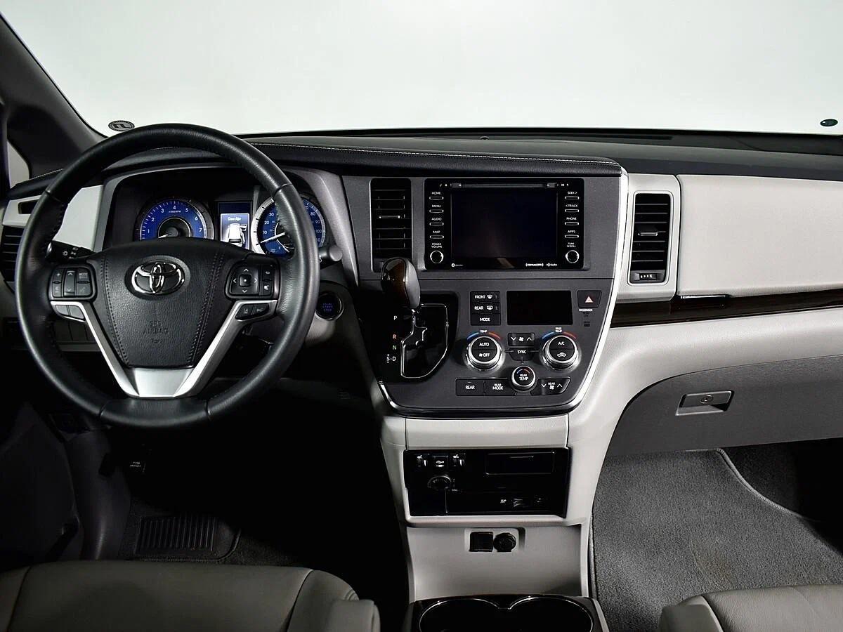 Toyota Sienna 2018, белый