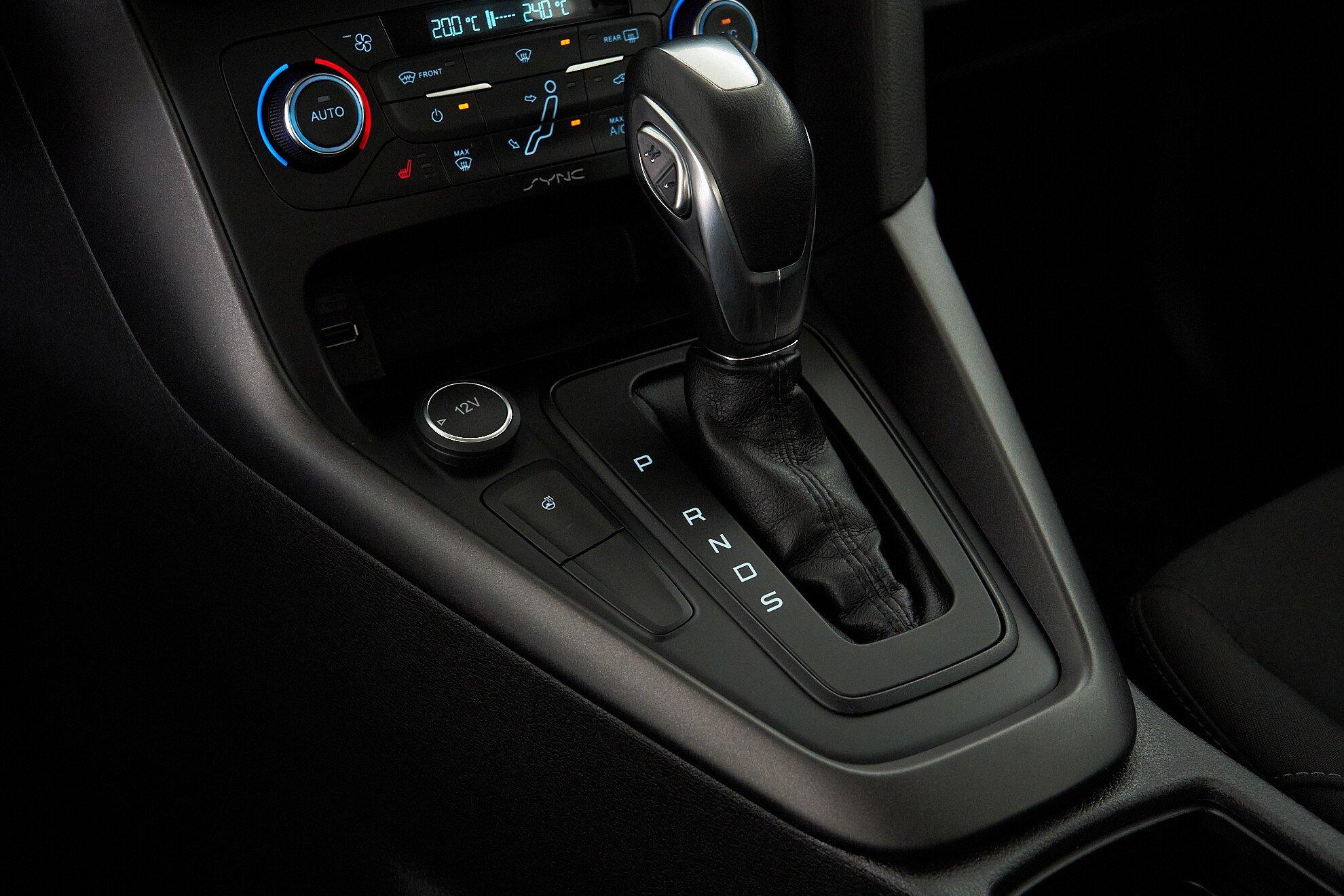 Ford Focus 2015, черный